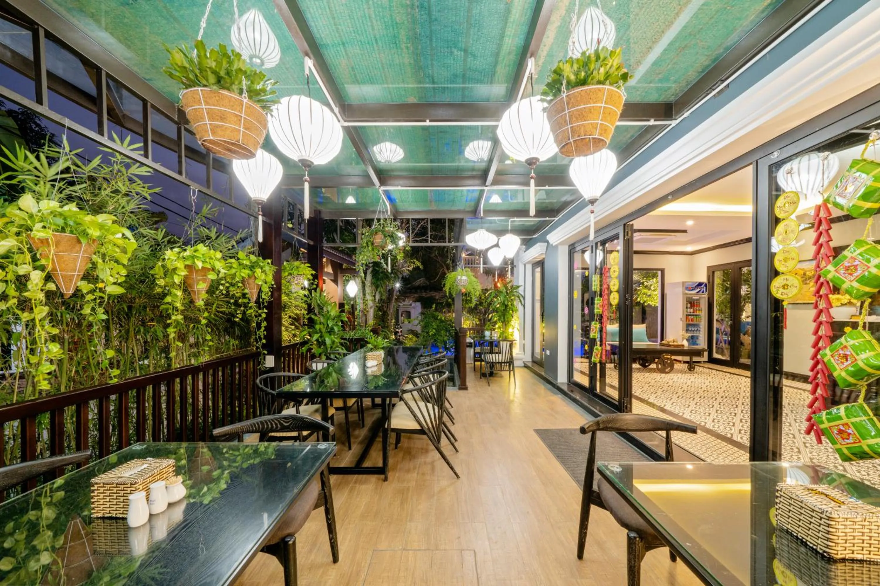 Restaurant/places to eat in Daisy An Bang Villa