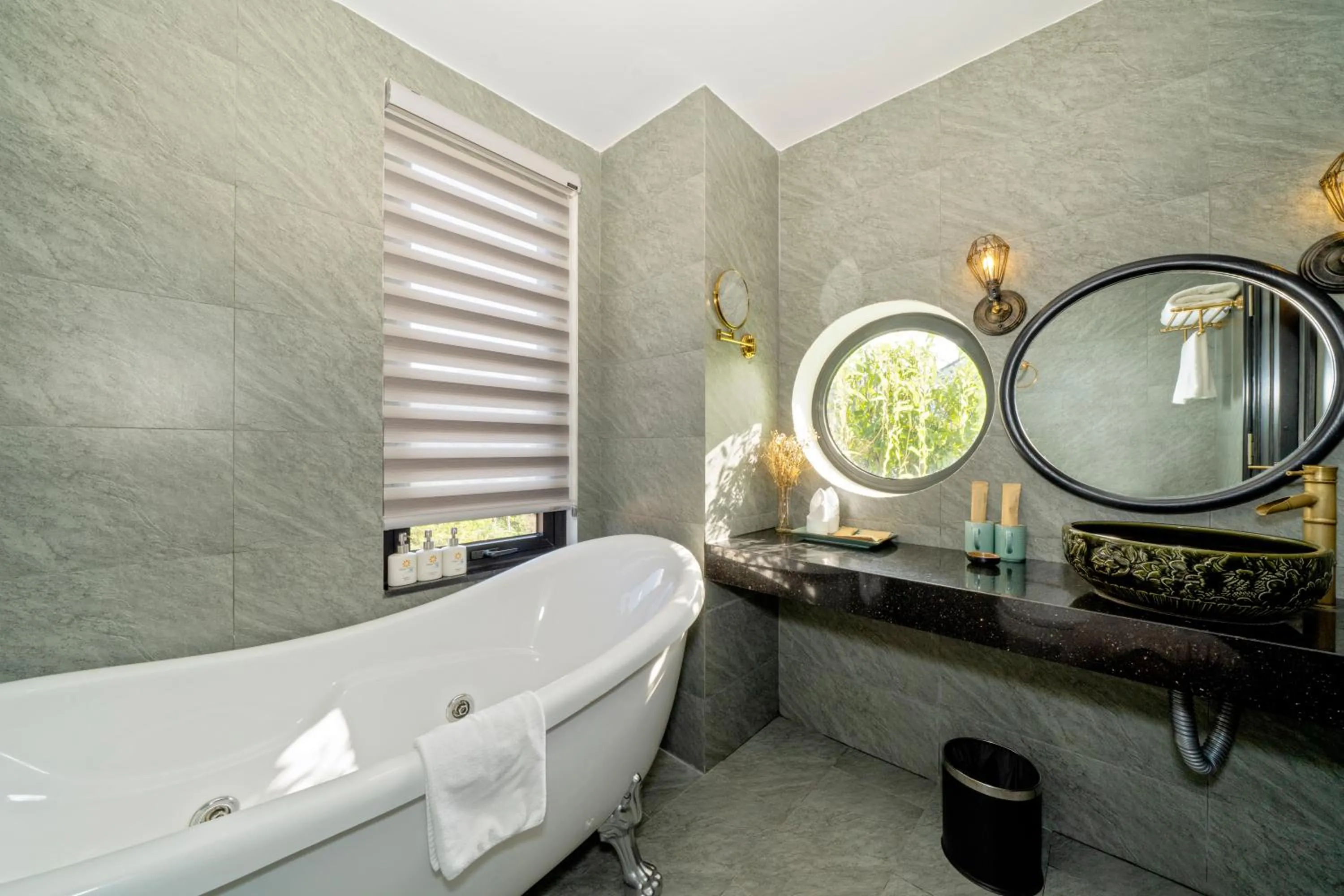 Bathroom in Daisy An Bang Villa