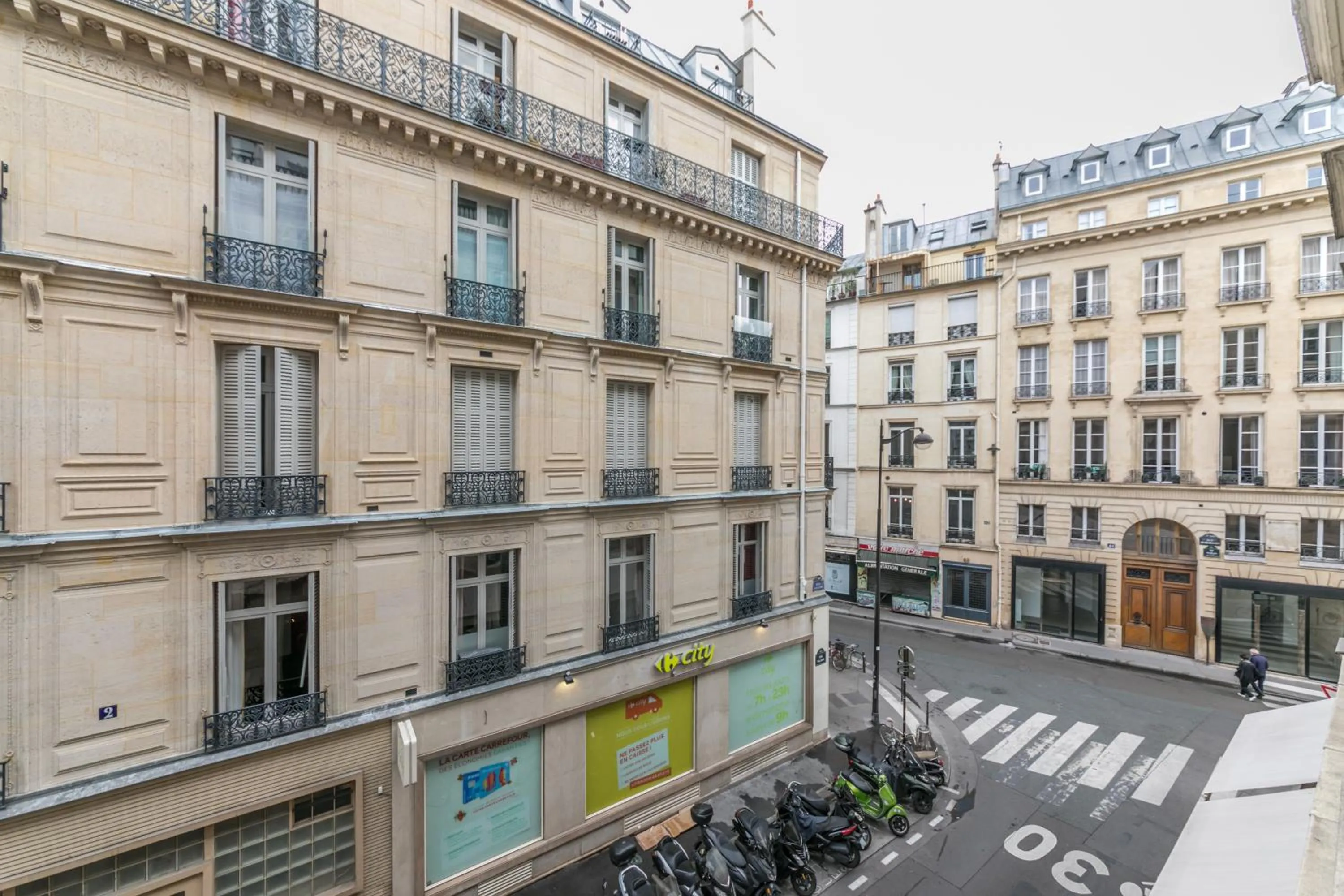 Street view in WS Louvre - Richelieu