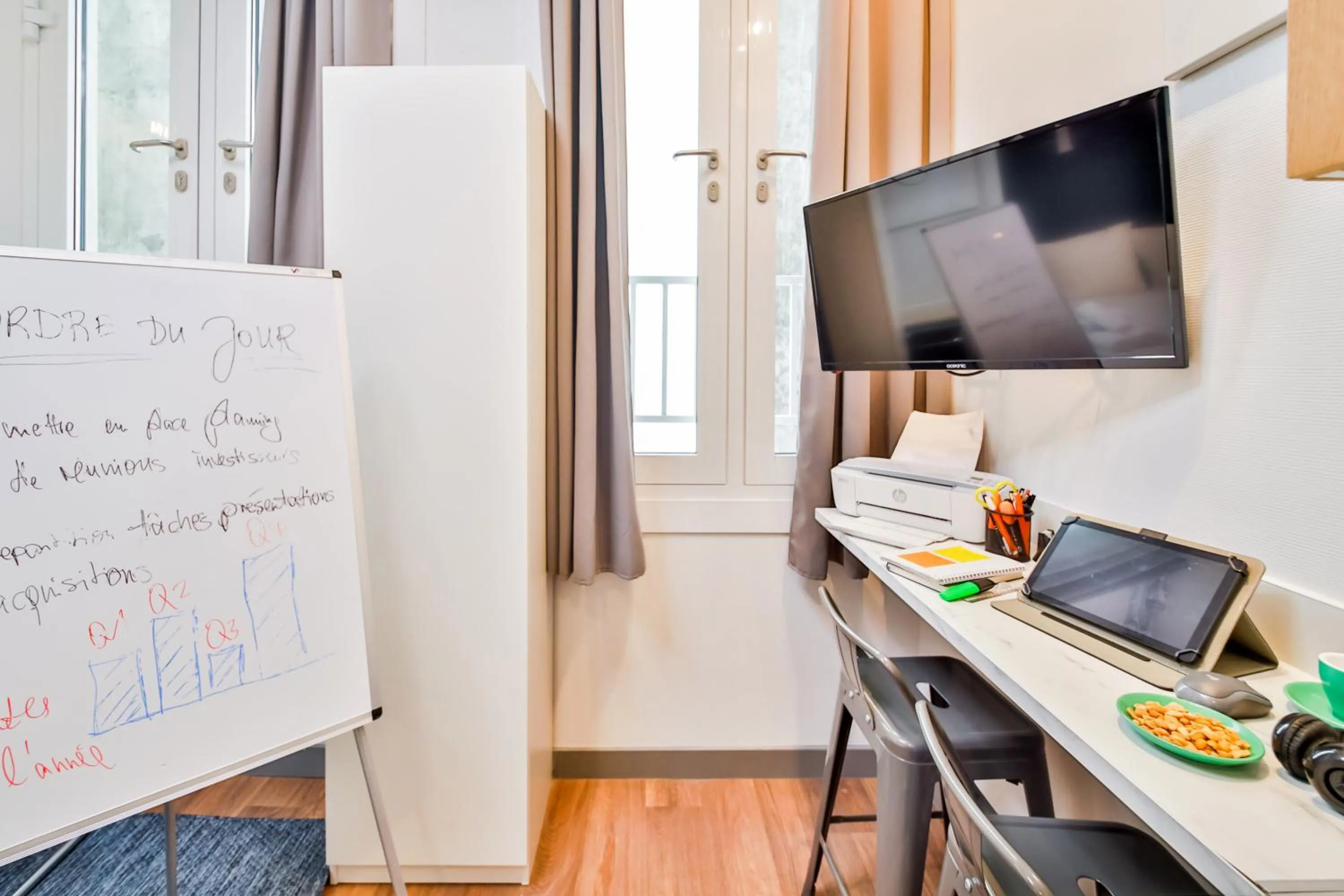 Seating area in WS Louvre - Richelieu