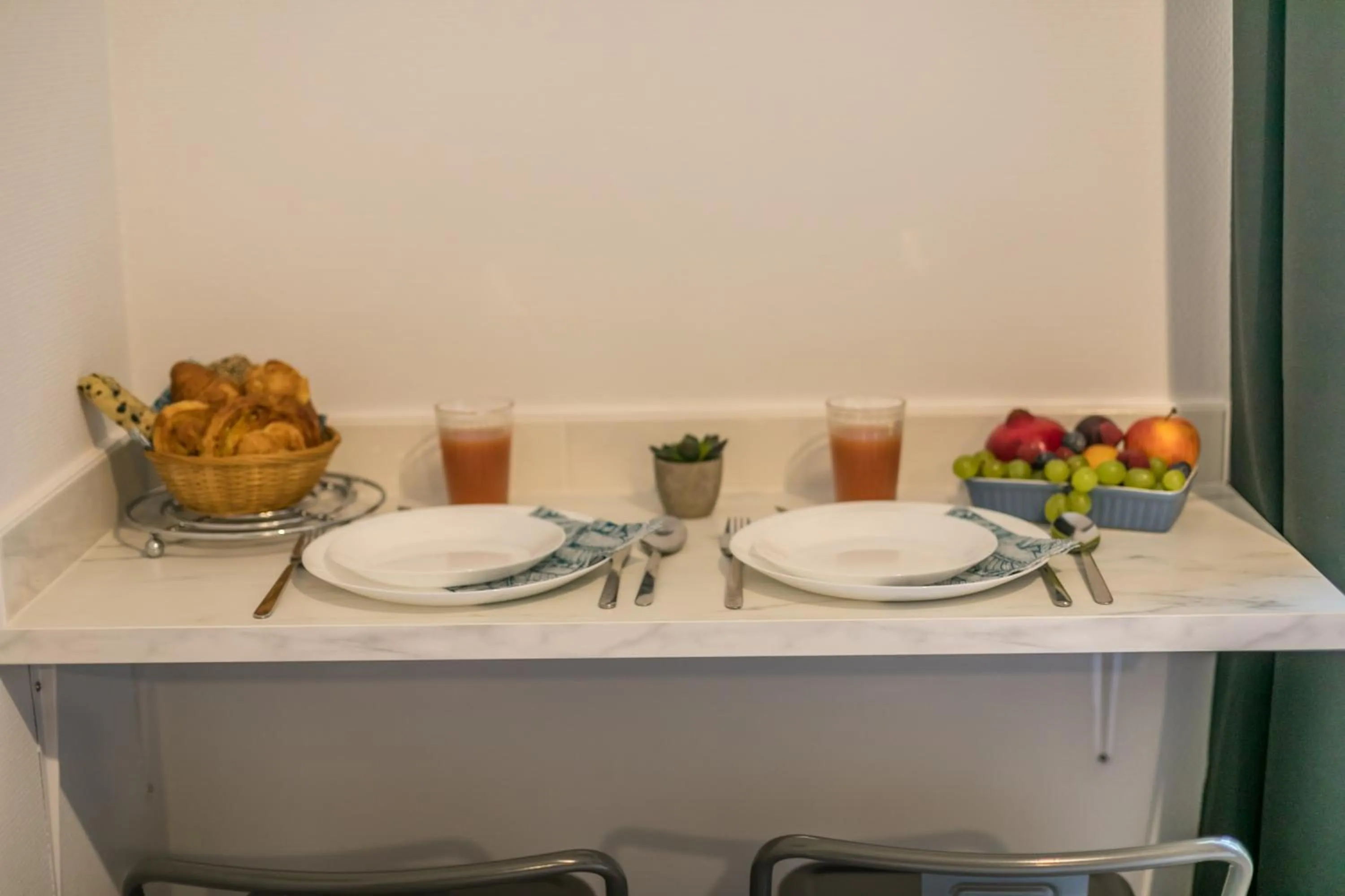 Dining area in WS Louvre - Richelieu