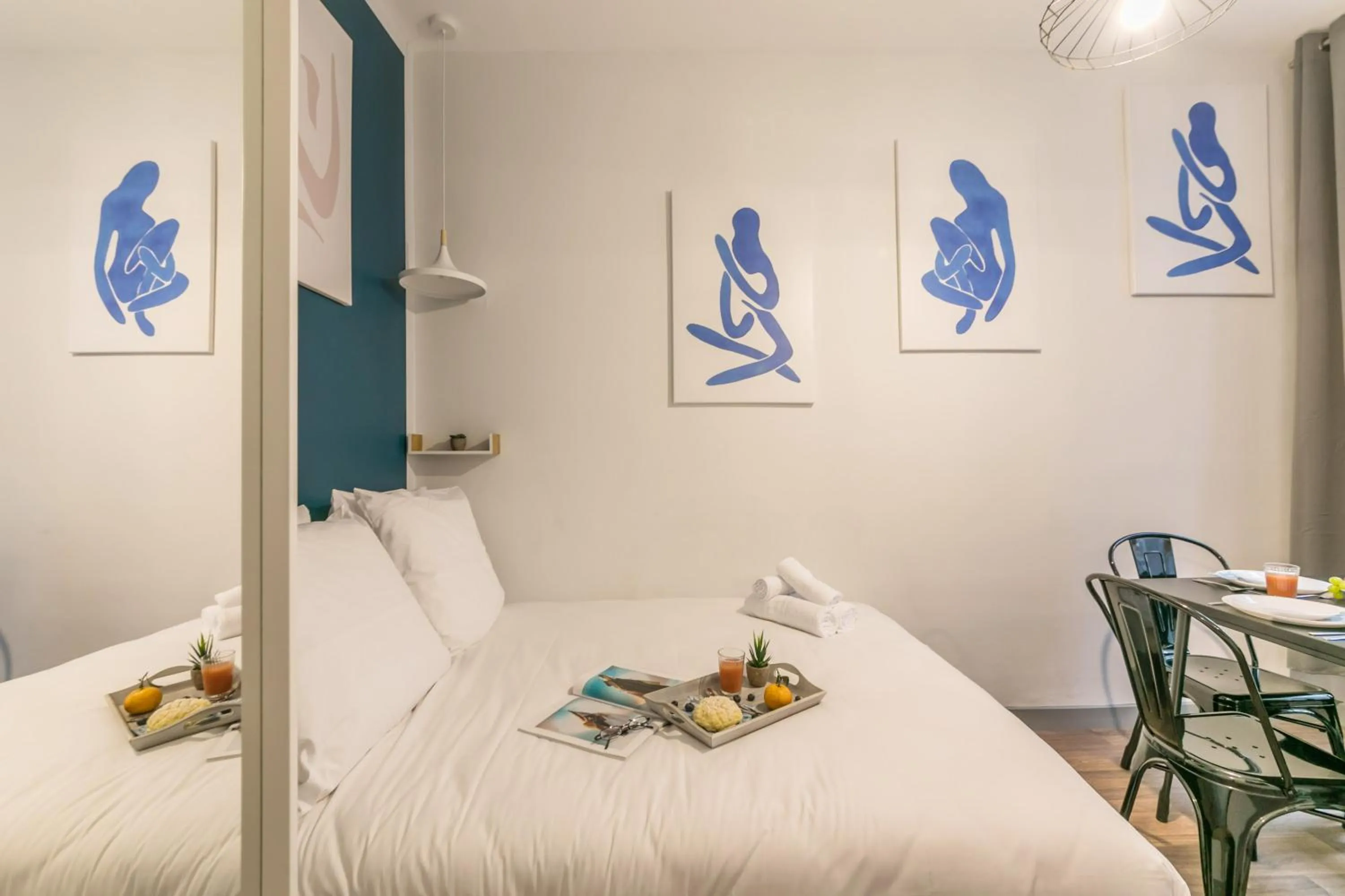 Bedroom, Bed in WS Louvre - Richelieu