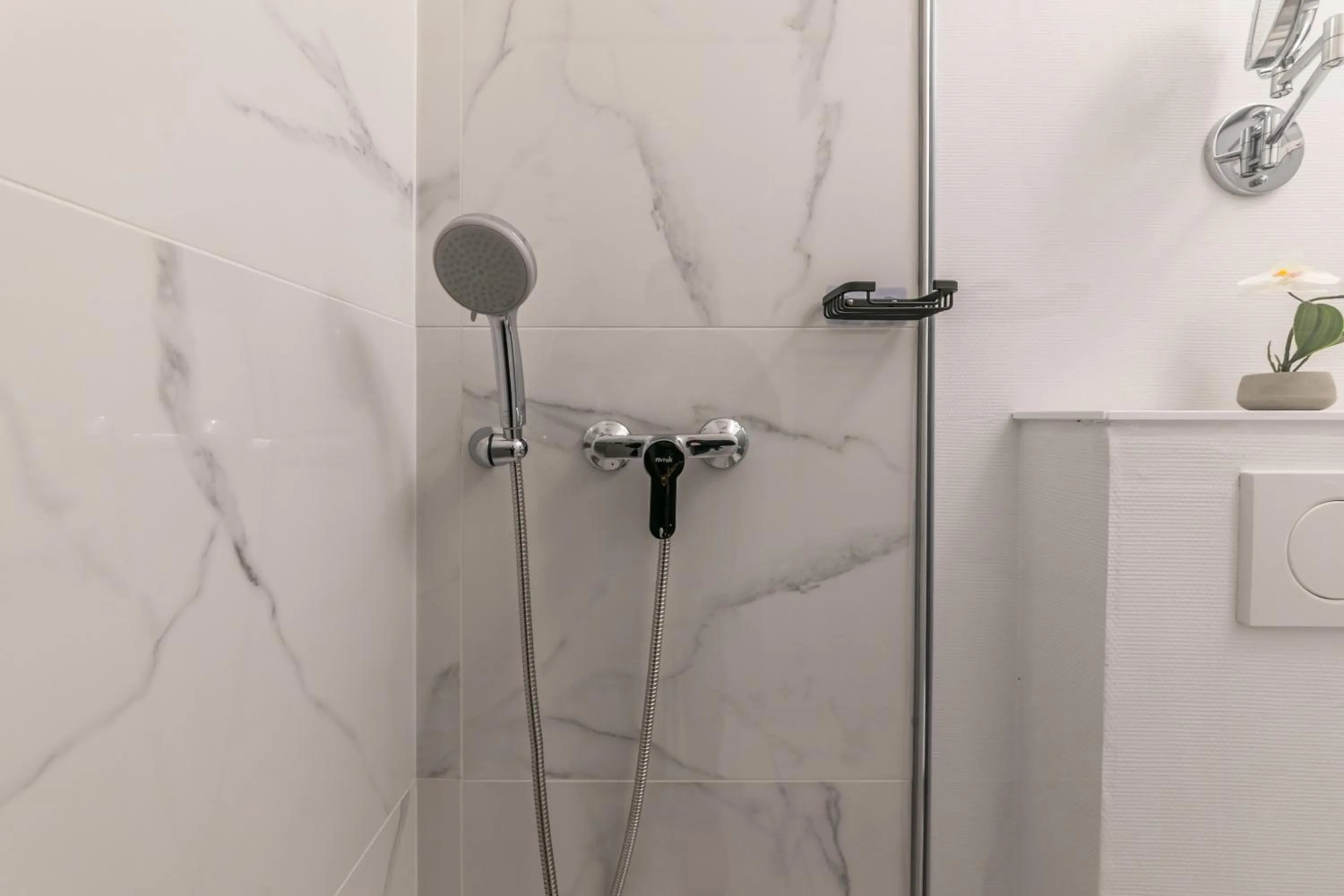 Shower in WS Louvre - Richelieu