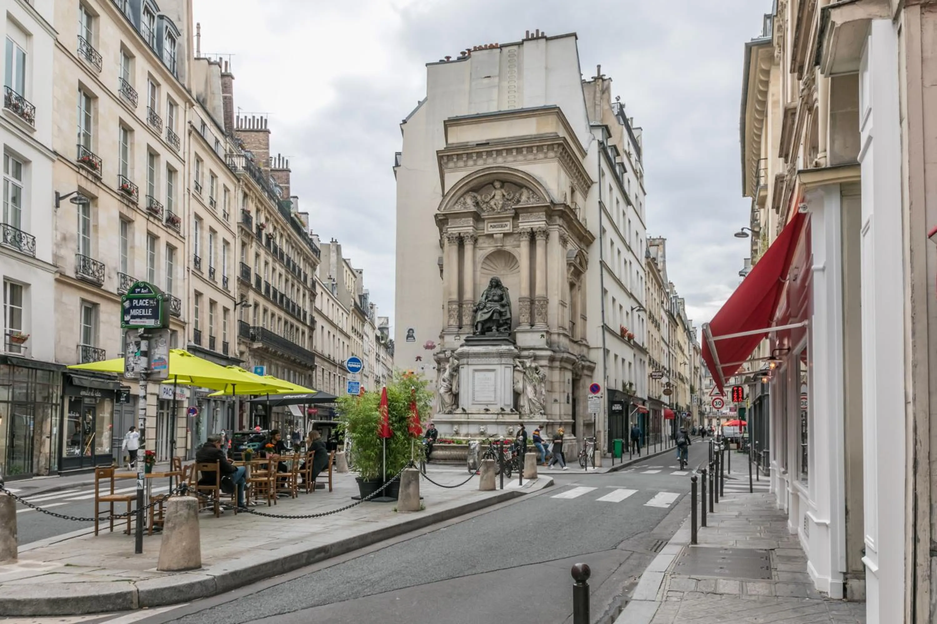 Street view in WS Louvre - Richelieu