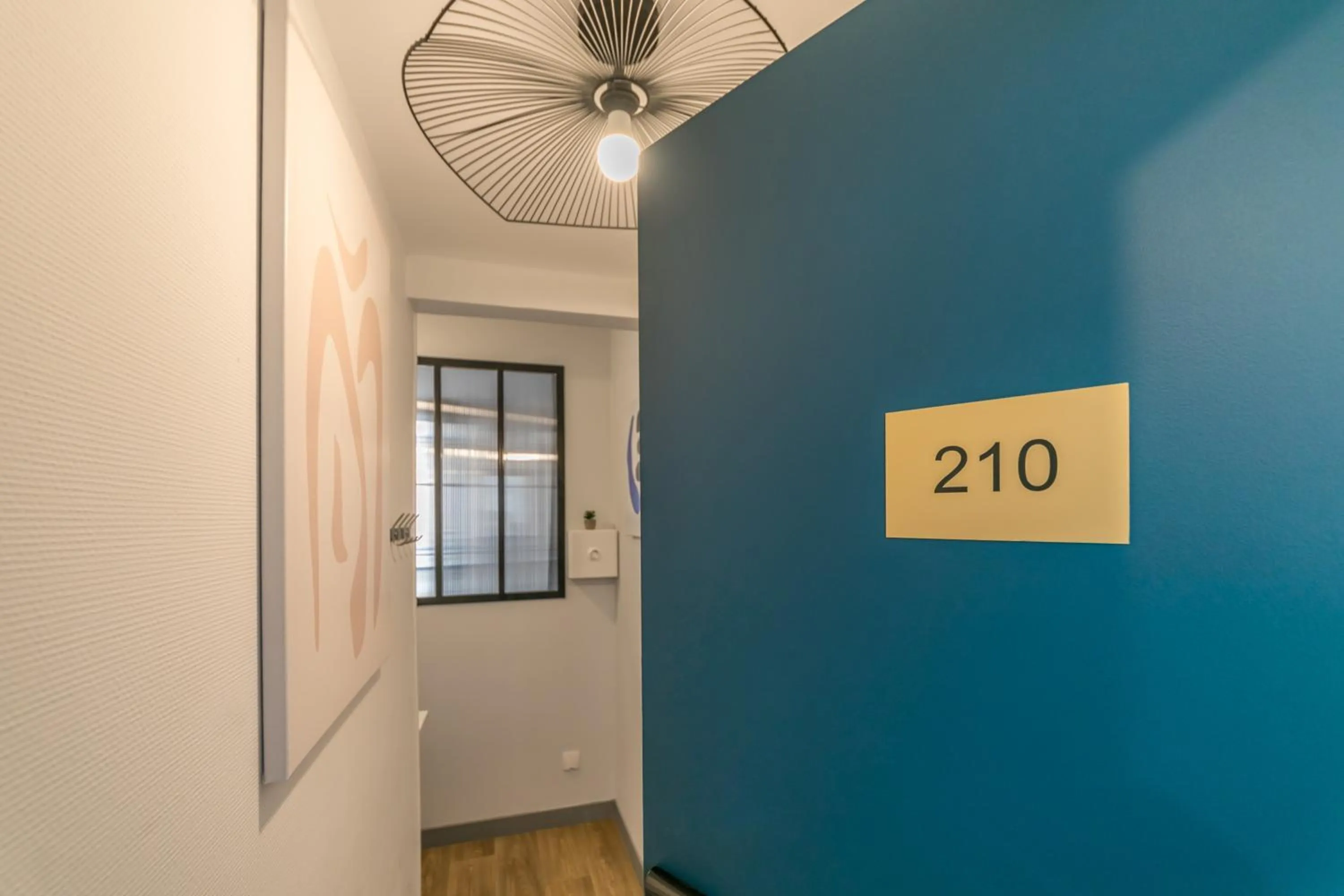 Property logo or sign in WS Louvre - Richelieu