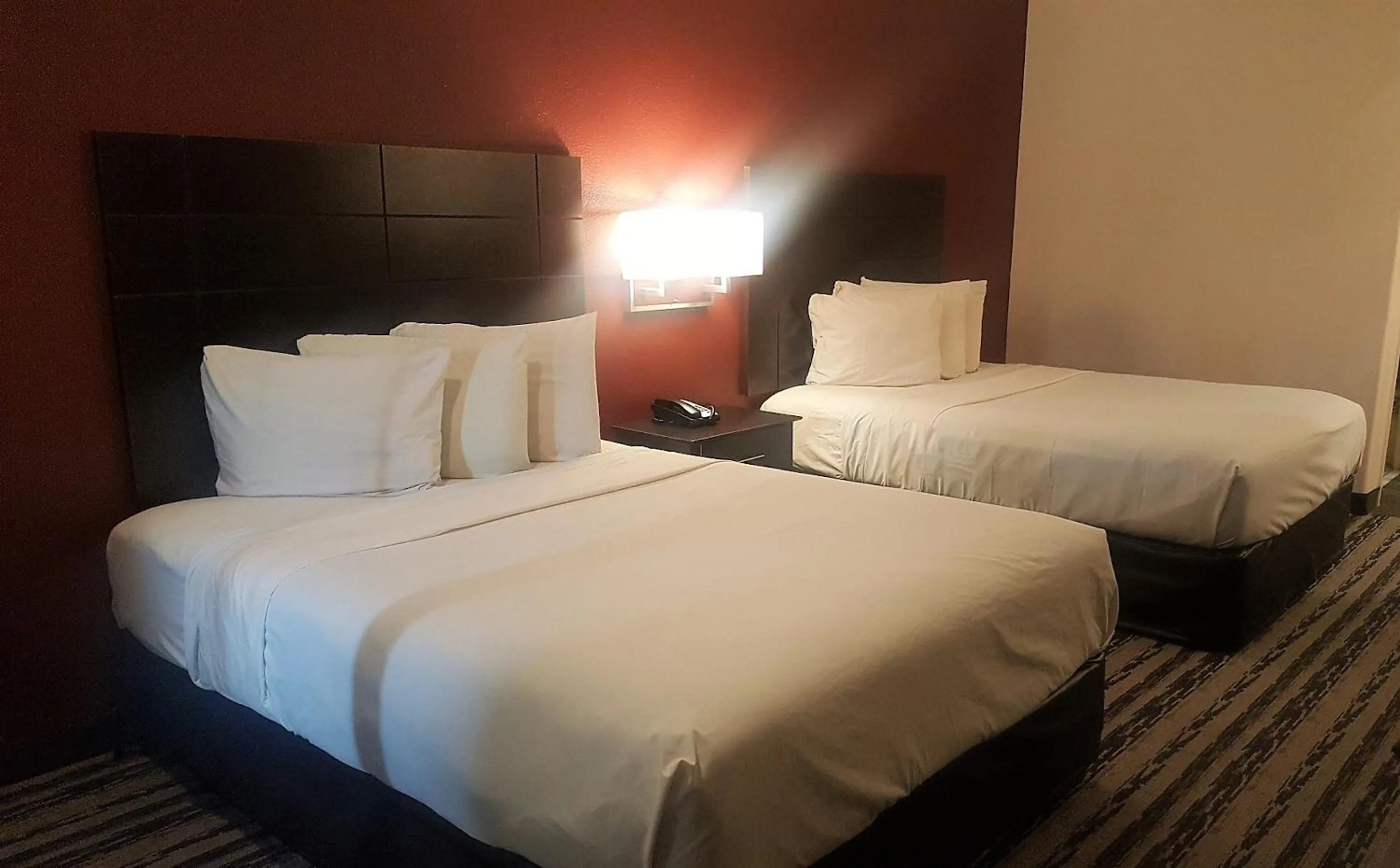 Bedroom, Bed in Red Roof Inn & Suites Houston – Humble/IAH Airport