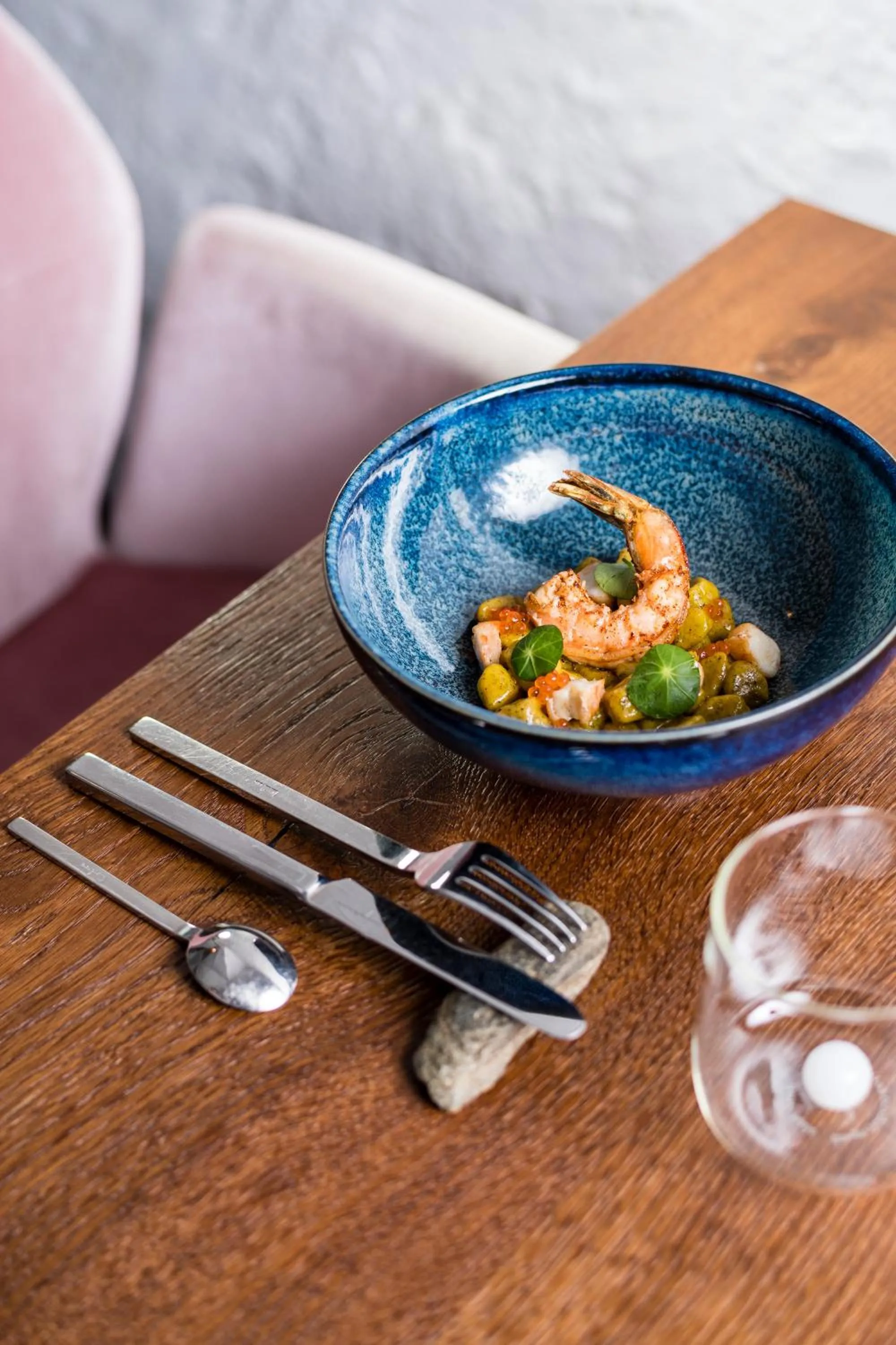 Restaurant/places to eat in Flurin Suites