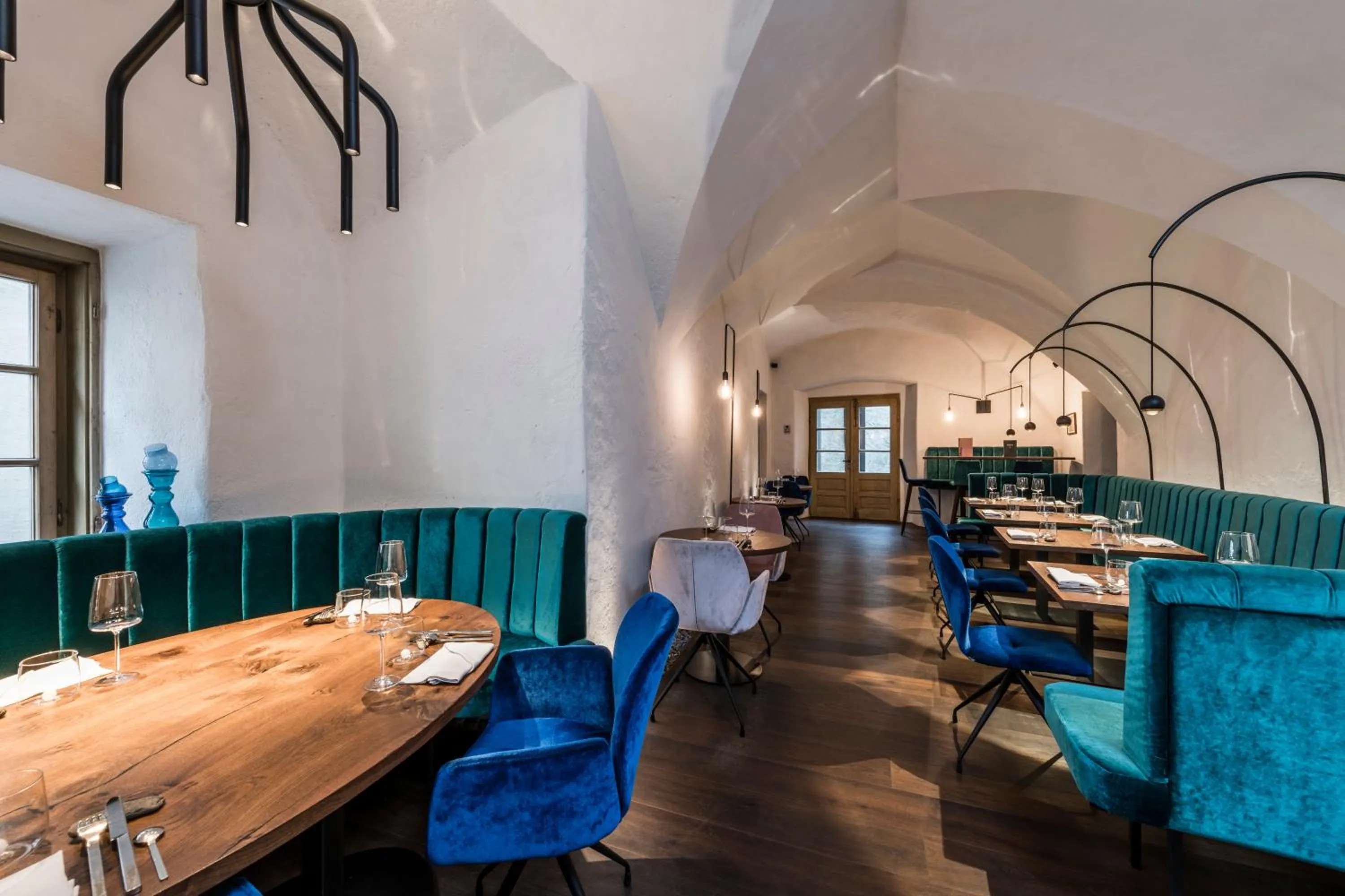 Restaurant/places to eat in Flurin Suites