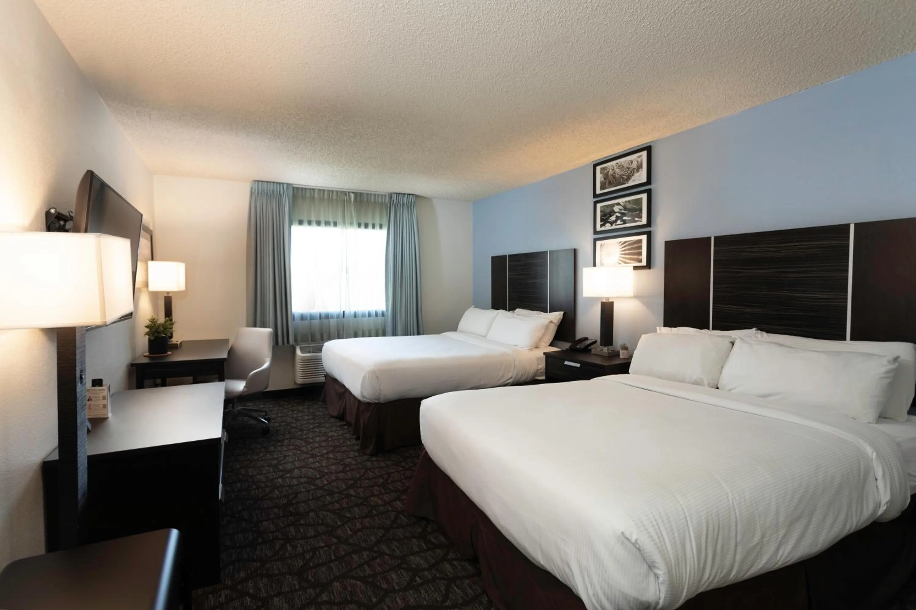 Bedroom, Bed in Silver Sevens Hotel & Casino