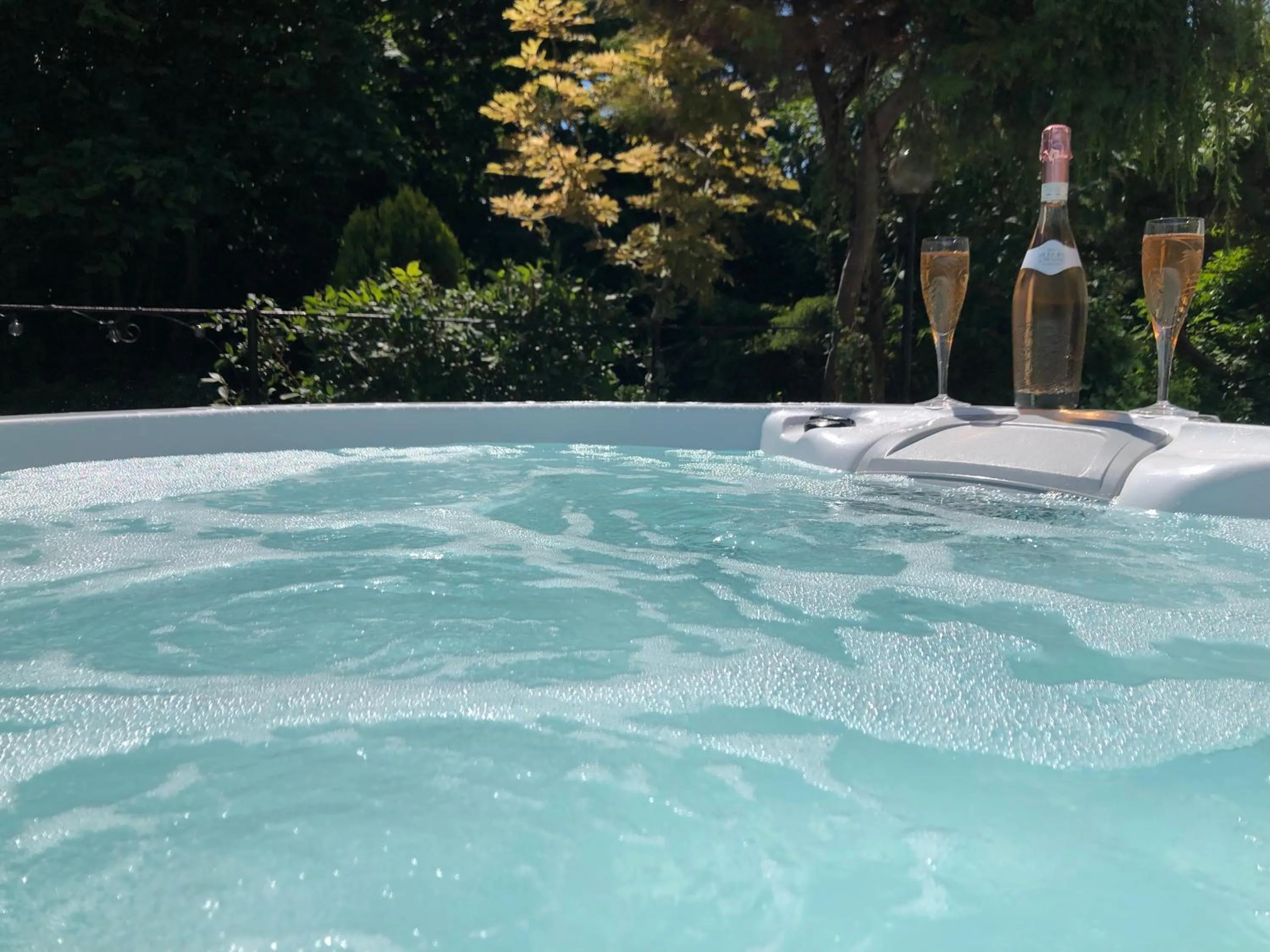 Little Gem with Private Hot Tub - Up to 25 percent off ferry