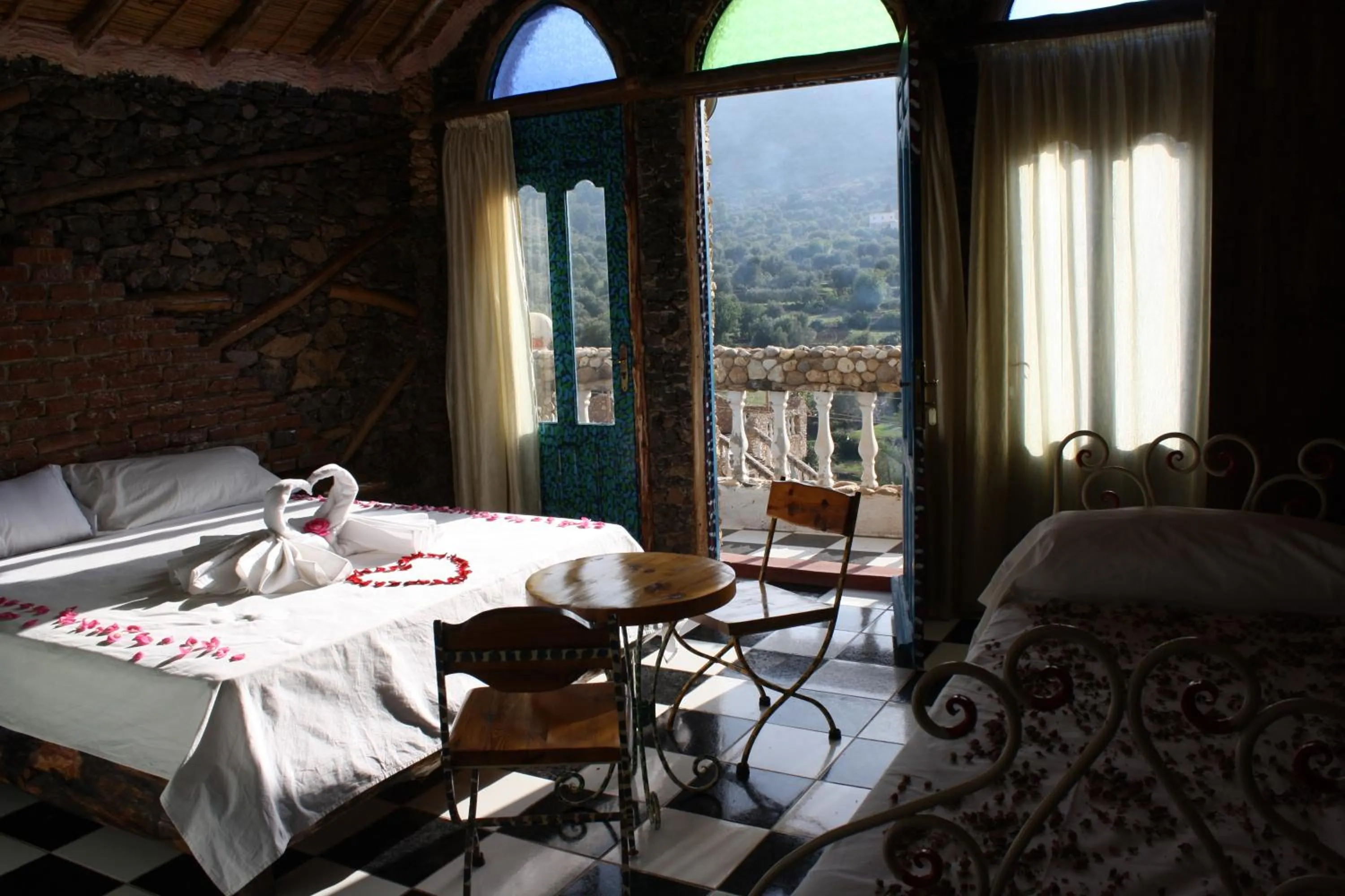 View (from property/room), Bed in Hotel Leonor