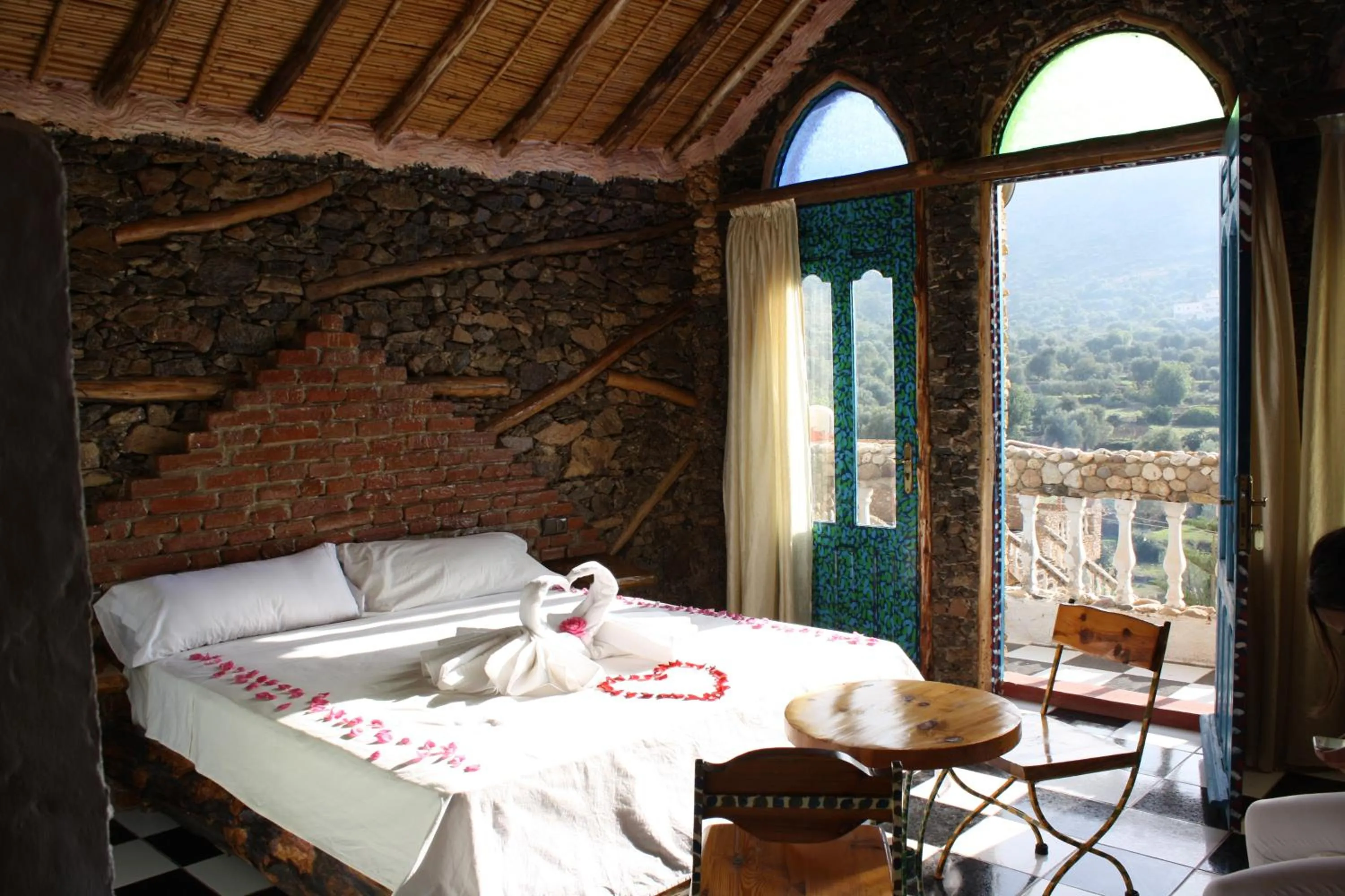 View (from property/room), Bed in Hotel Leonor