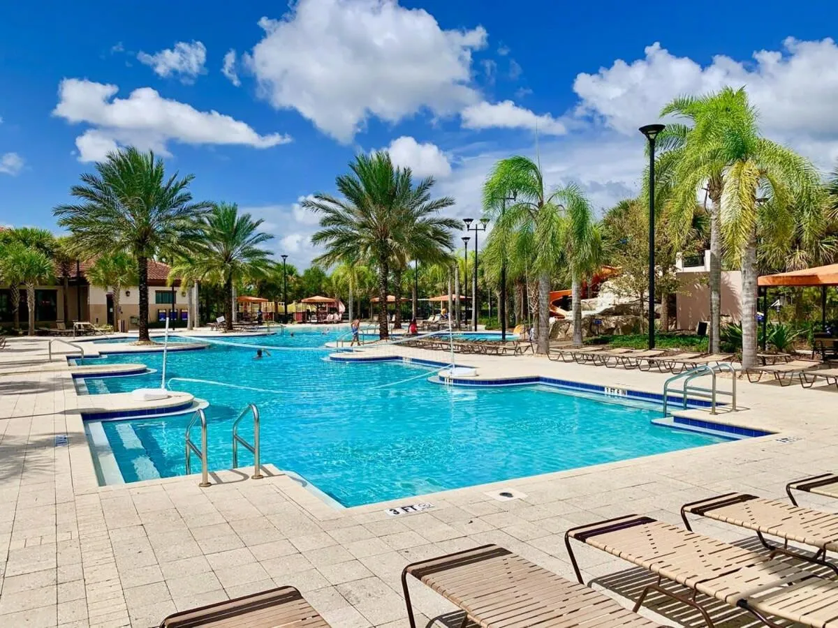 Gorgeous 5 Bd Single Family with Pool 5528