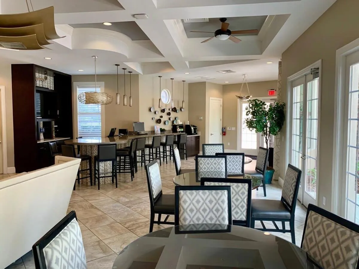 Gorgeous 5 Bd Single Family with Pool 5528