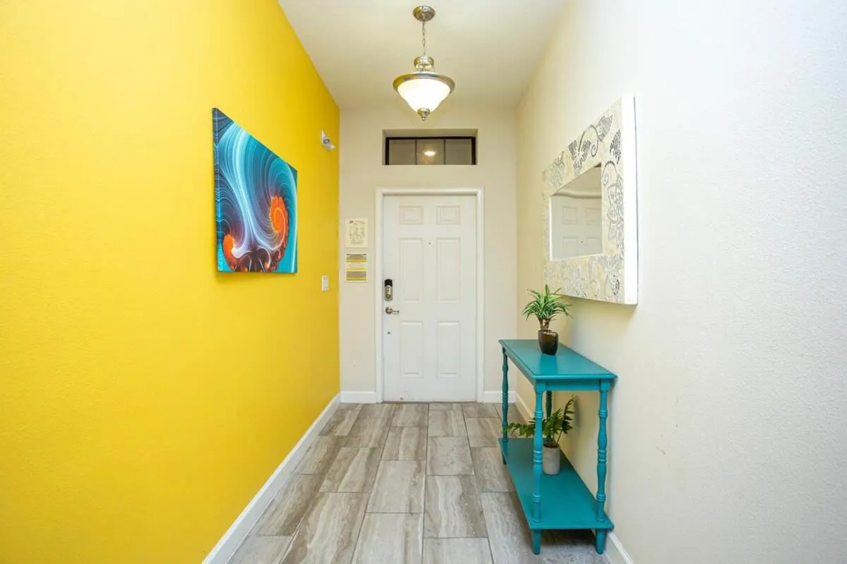 Gorgeous 5 Bd Single Family with Pool 5528