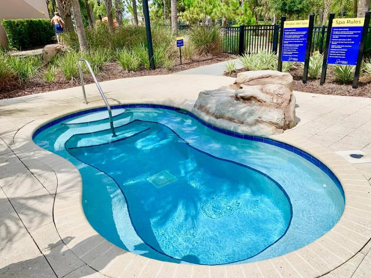 Gorgeous 5 Bd Single Family with Pool 5528