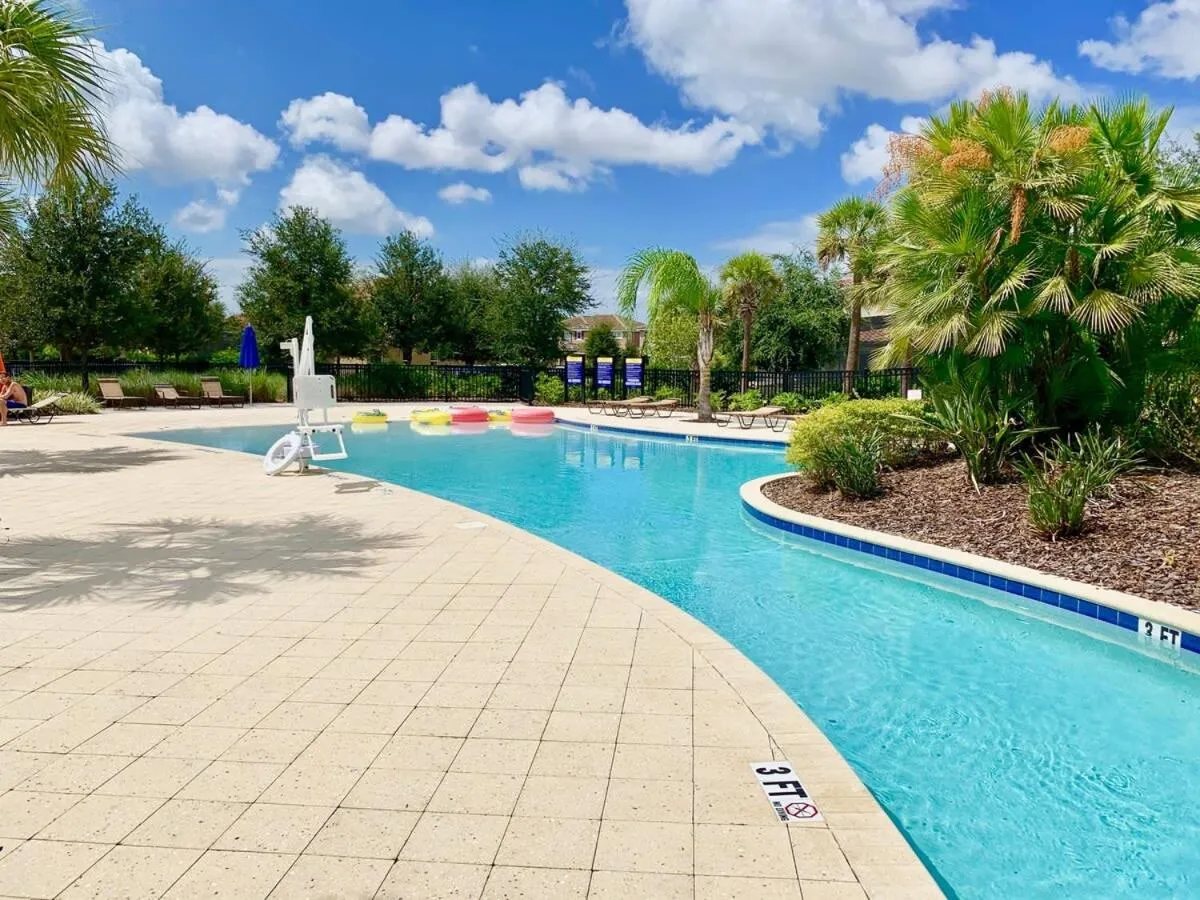 Gorgeous 5 Bd Single Family with Pool 5528