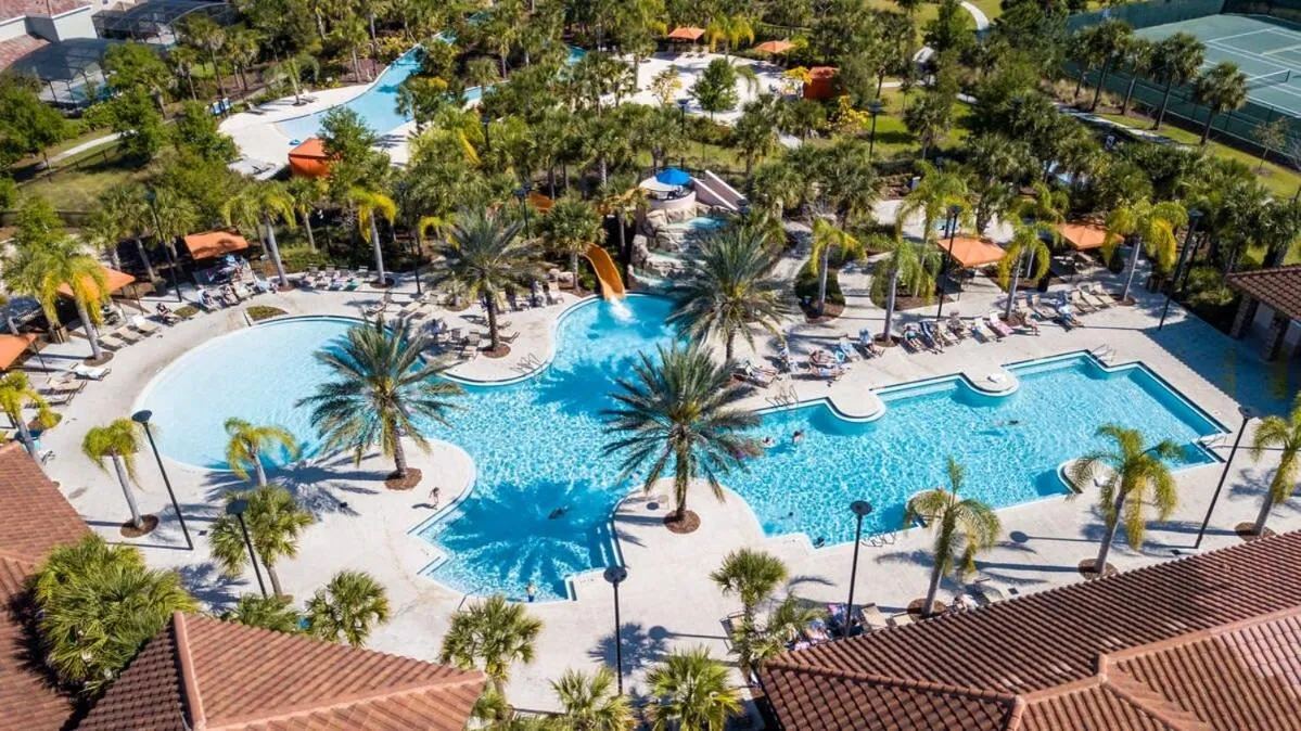 Gorgeous 5 Bd Single Family with Pool 5528