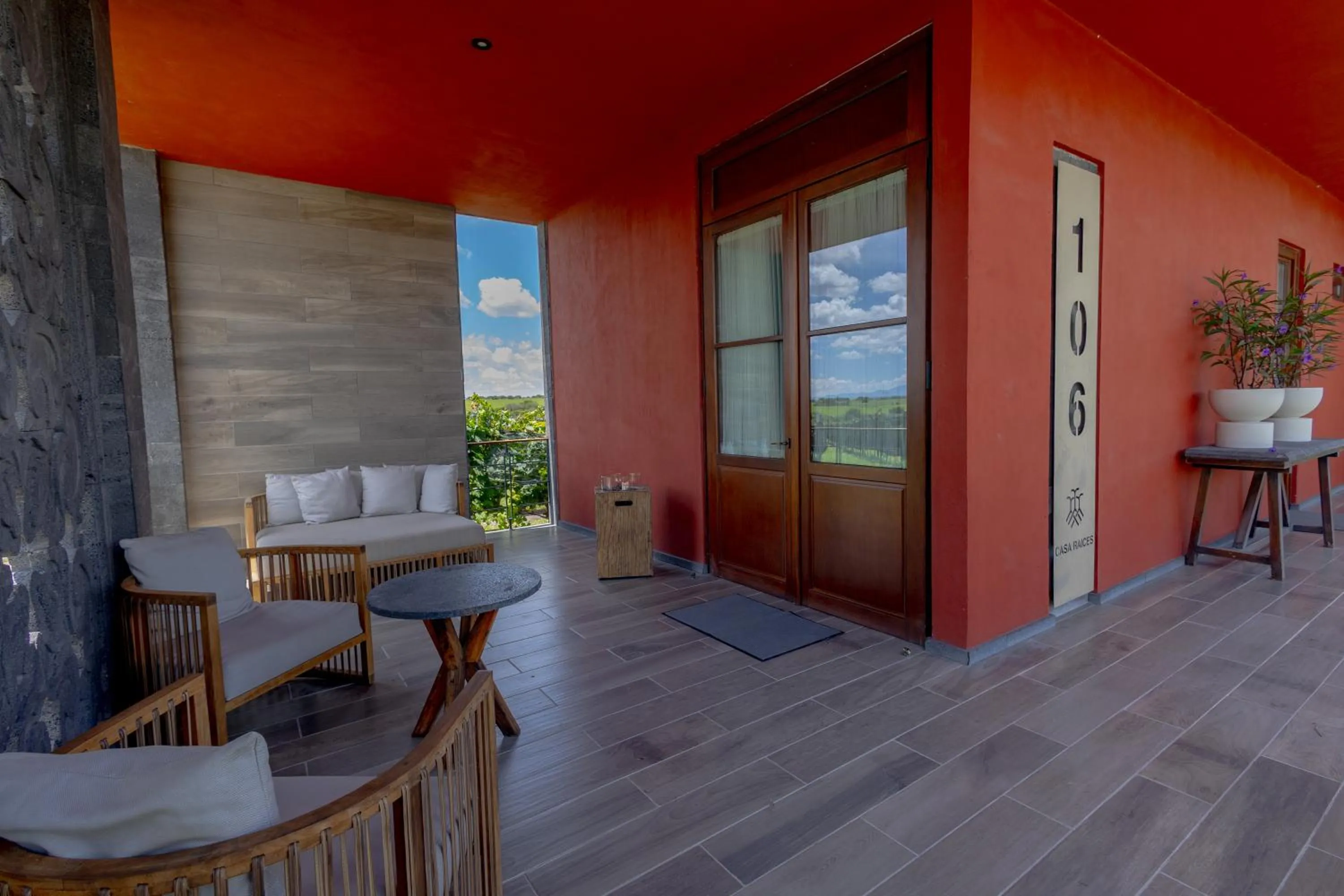 Balcony/Terrace in Casa Raíces Hotel Luxury & Viñedo