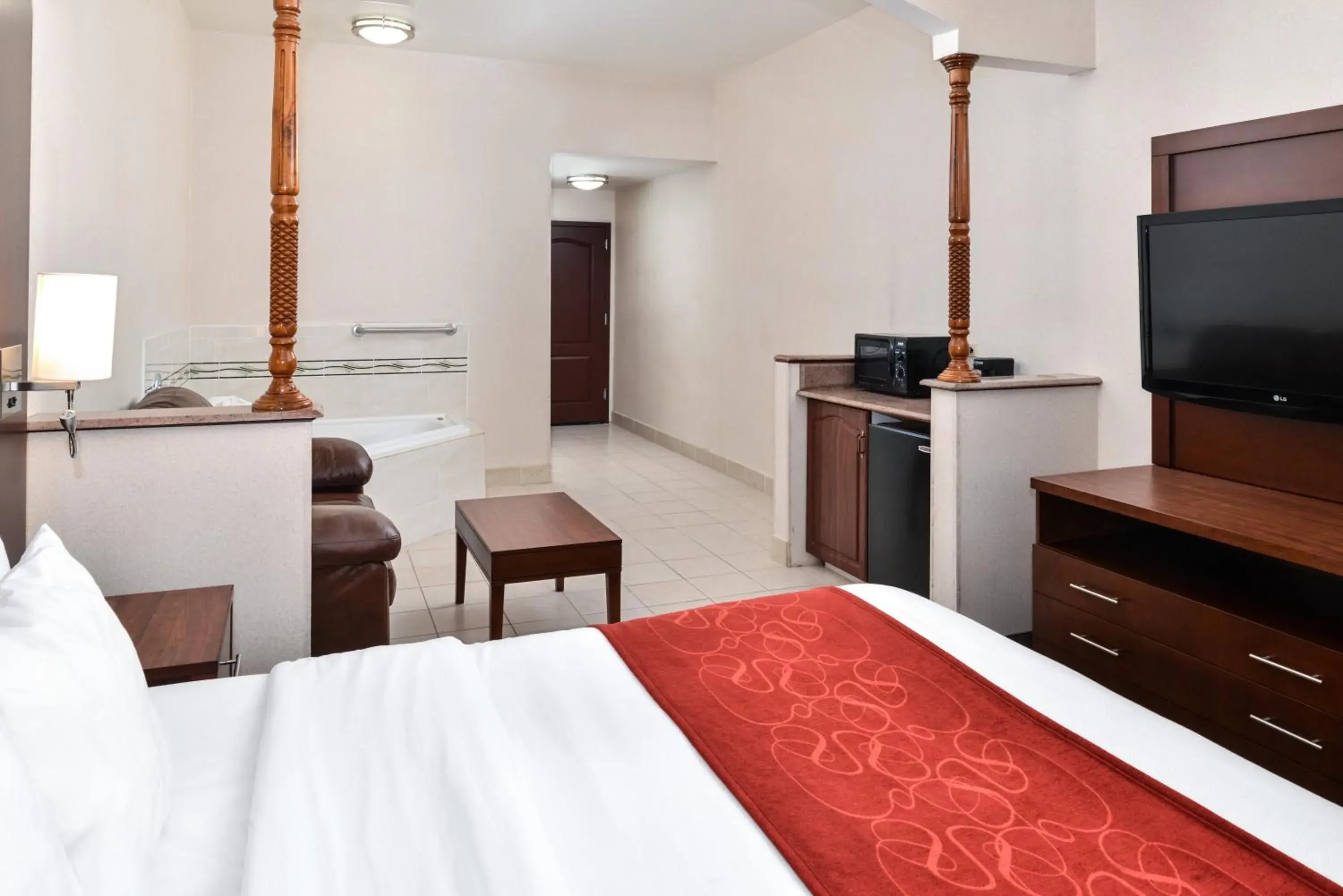 Bed in Citrus Suites Redlands Loma Linda Hotel Bed in Citrus Suites Redlands Loma Linda Hotel