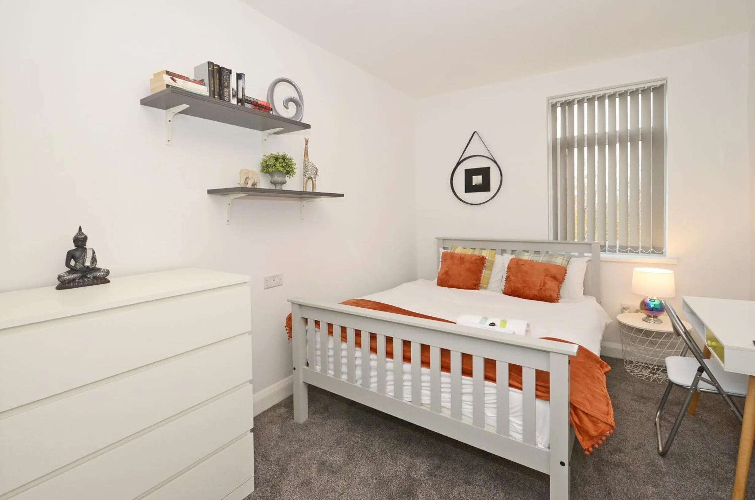 Bedroom, Bed in Townhouse PLUS @ 301 West Street Crewe