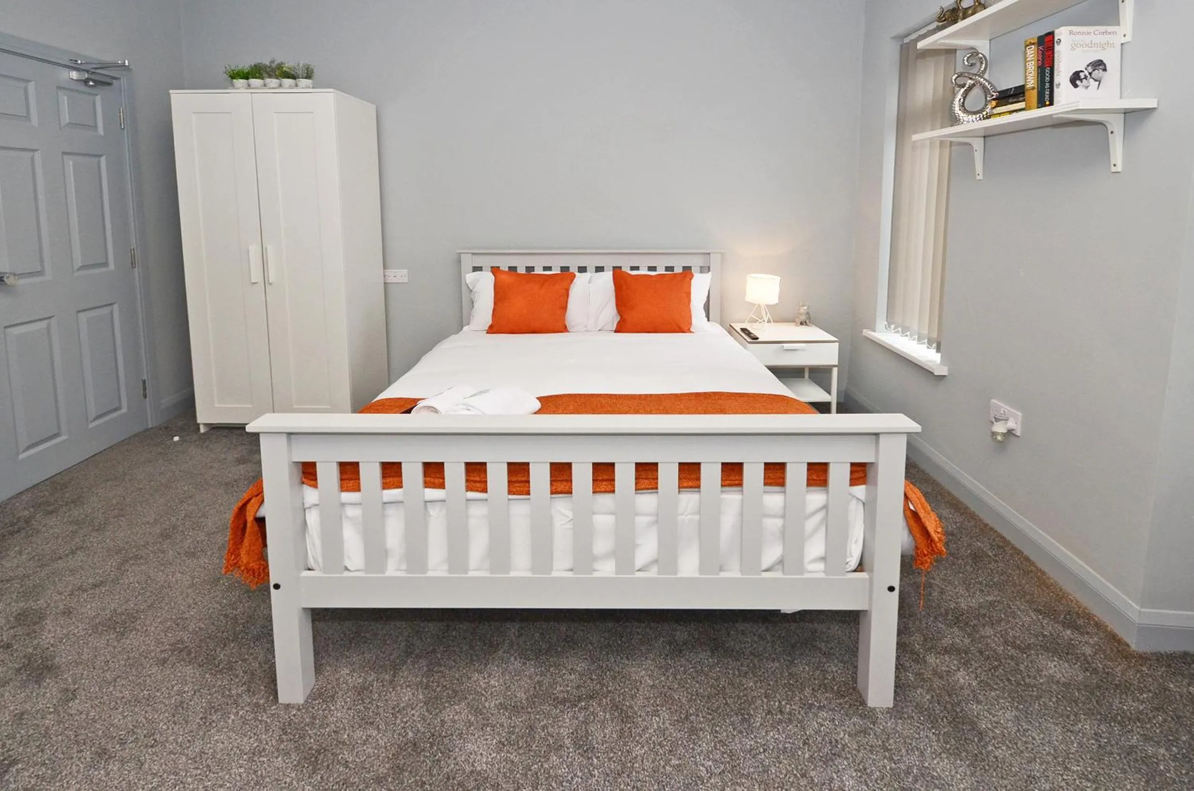 Bedroom, Bed in Townhouse PLUS @ 301 West Street Crewe