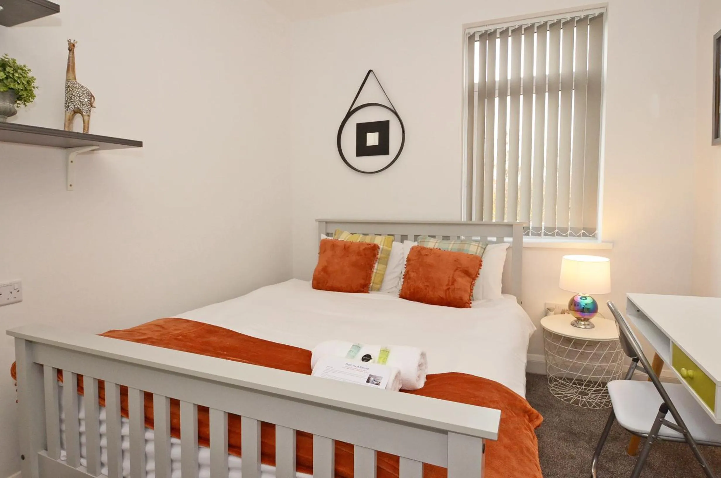 Bedroom, Bed in Townhouse PLUS @ 301 West Street Crewe