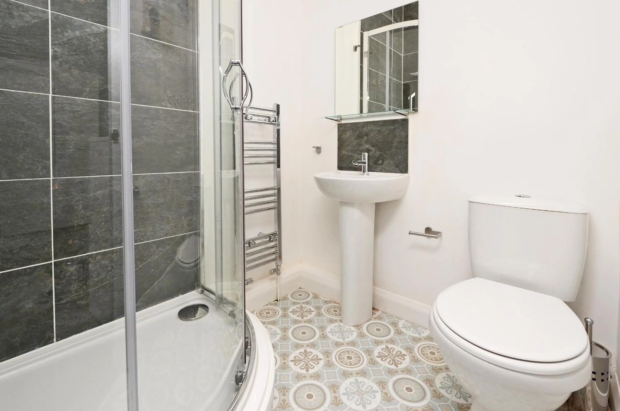 Bathroom in Townhouse PLUS @ 301 West Street Crewe