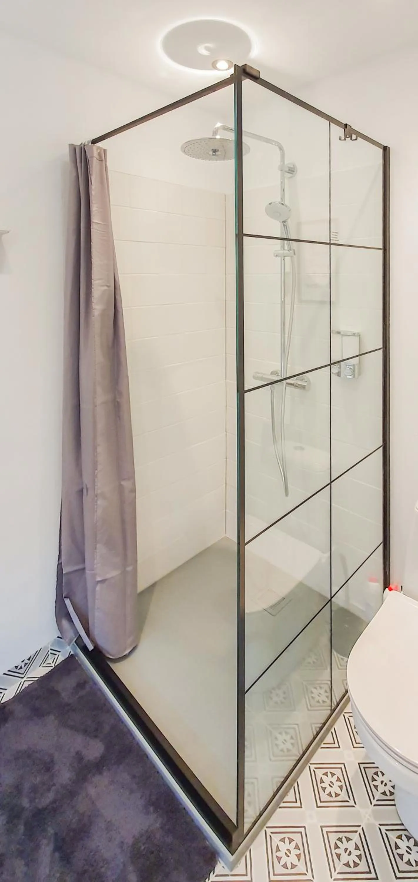 Shower in Harbour View