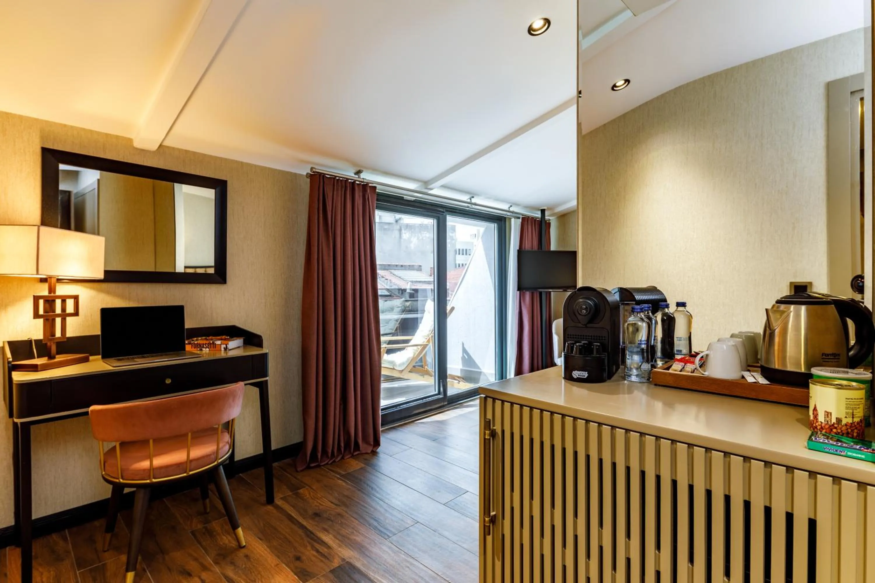 Coffee/tea facilities in Euro Design Hotel