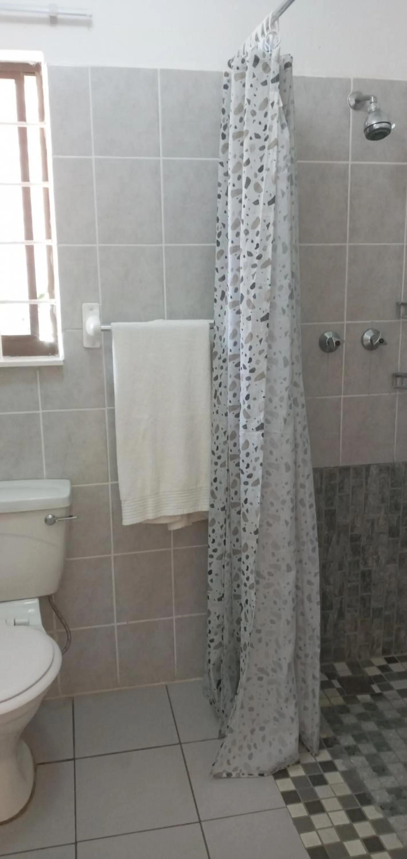 Bathroom in Rockview Guest House