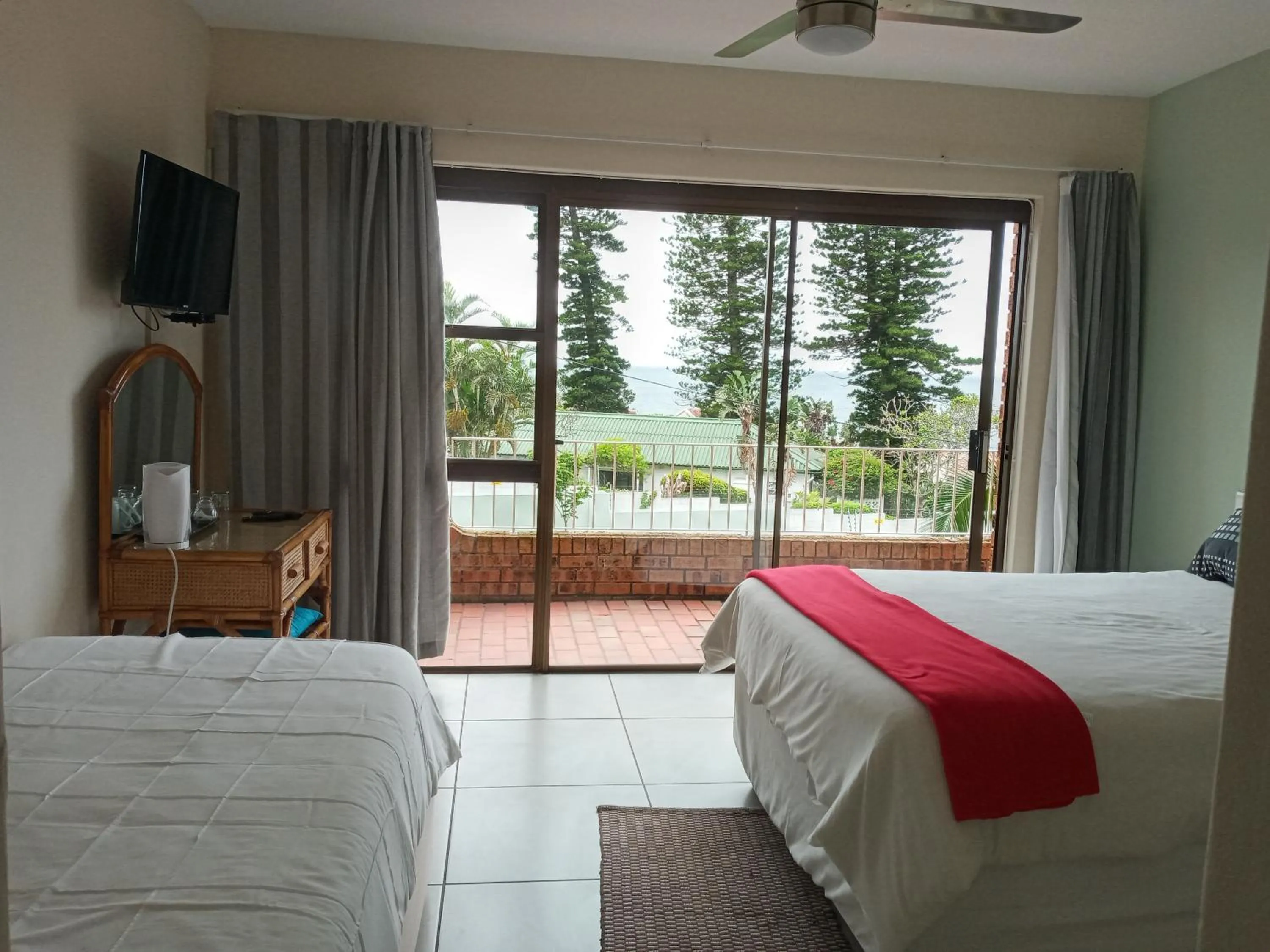 Photo of the whole room, Bed in Rockview Guest House