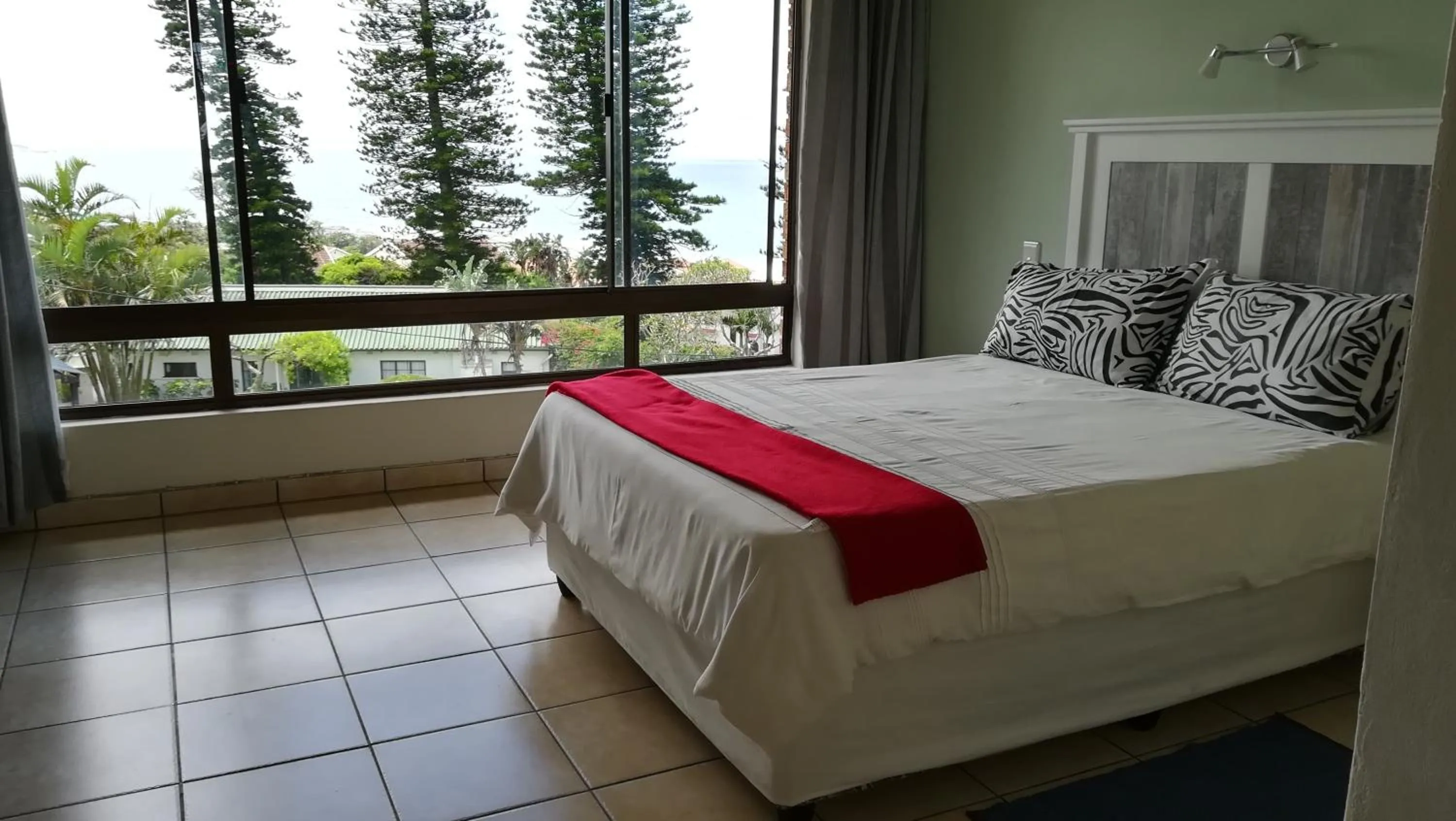 Photo of the whole room, Bed in Rockview Guest House