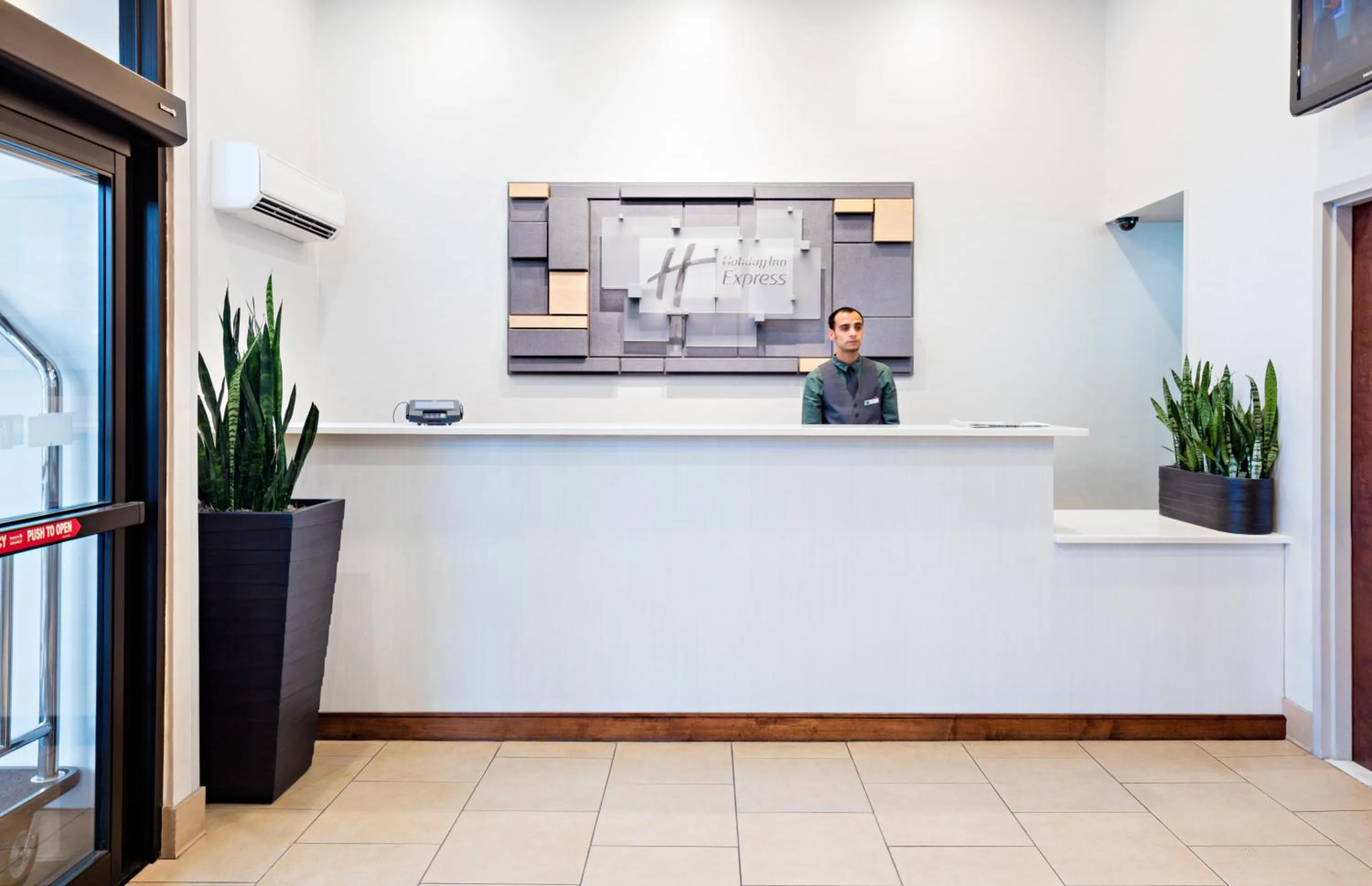 Property building, Lobby/Reception in Holiday Inn Express Brooklyn, an IHG Hotel