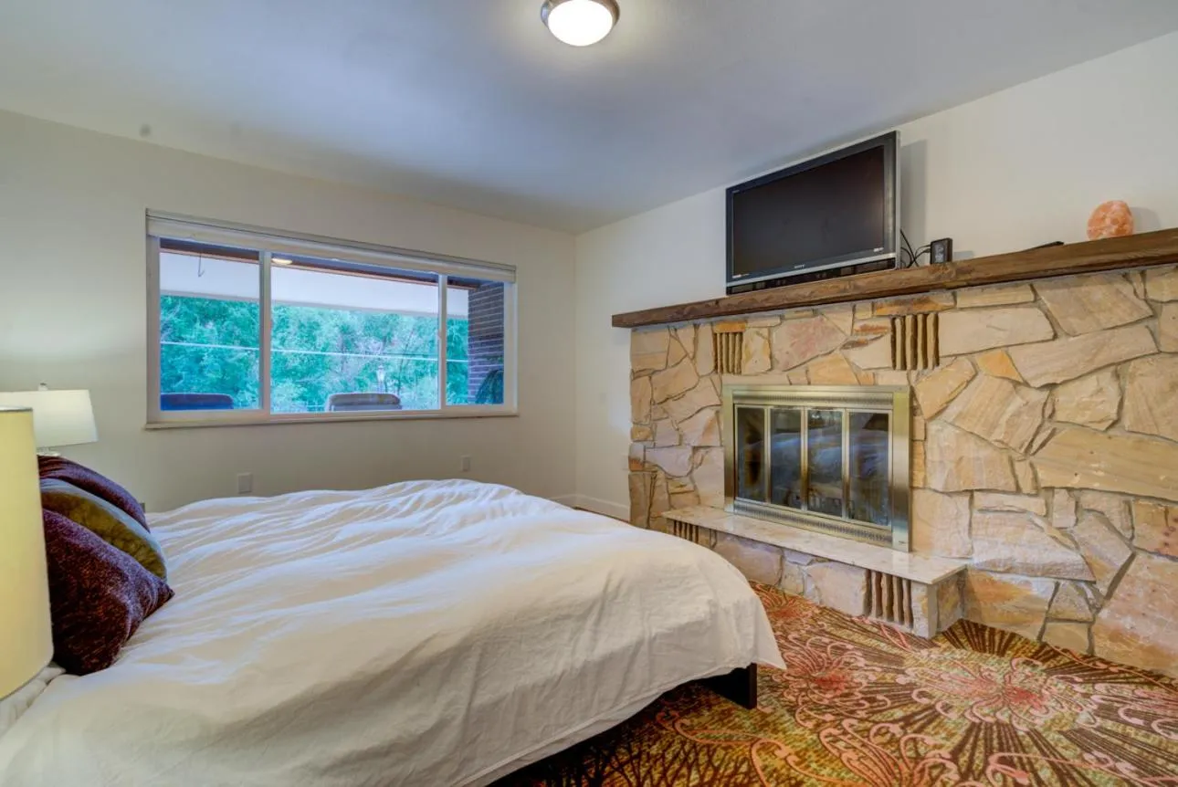 Bed in INNhale Resort and Spa