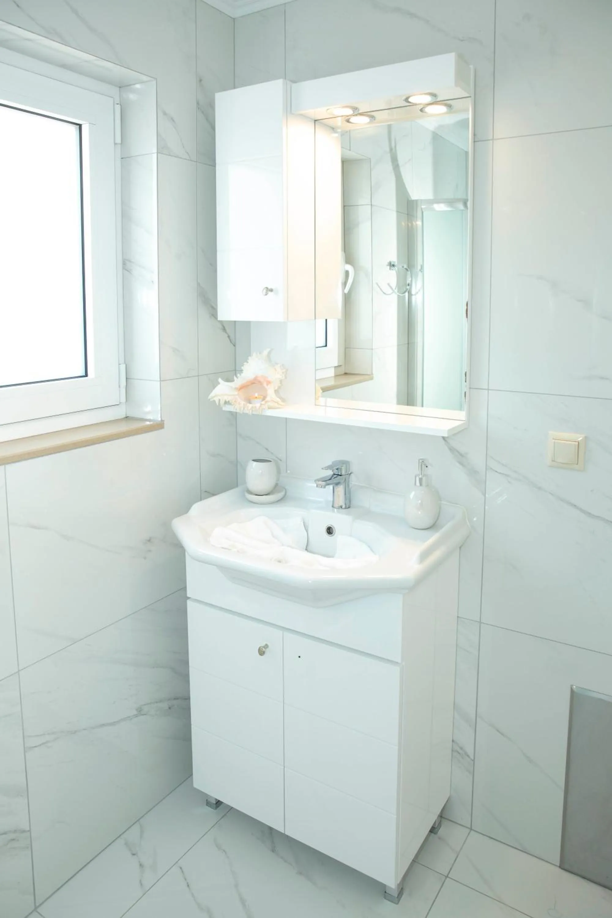 Haraki Bay Hotel and Luxury Apartments