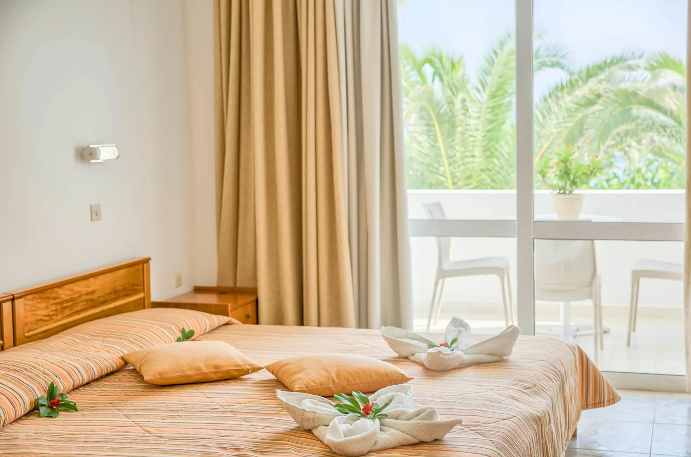 Bed in Haraki Bay Hotel and Luxury Apartments