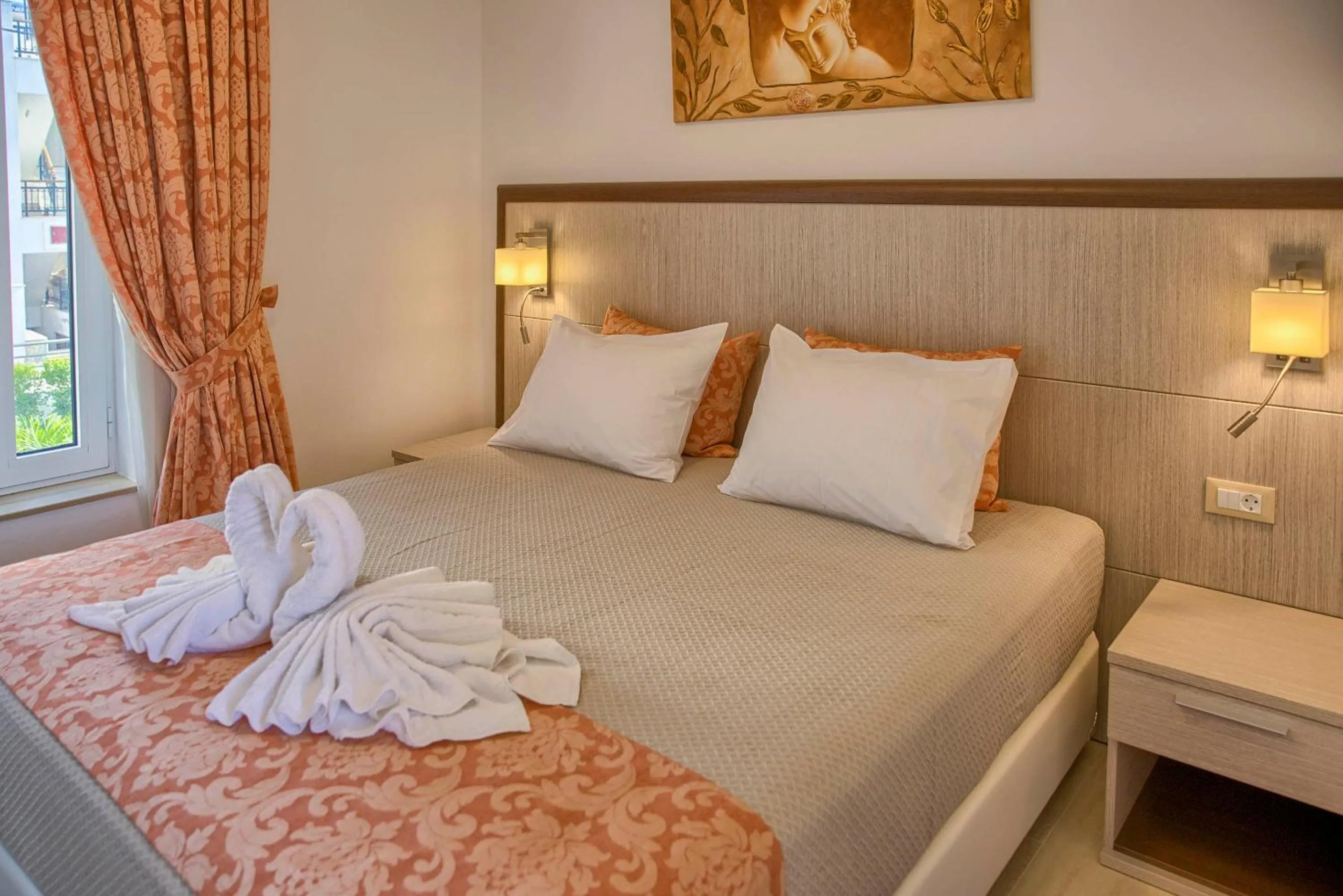 Bed in Haraki Bay Hotel and Luxury Apartments