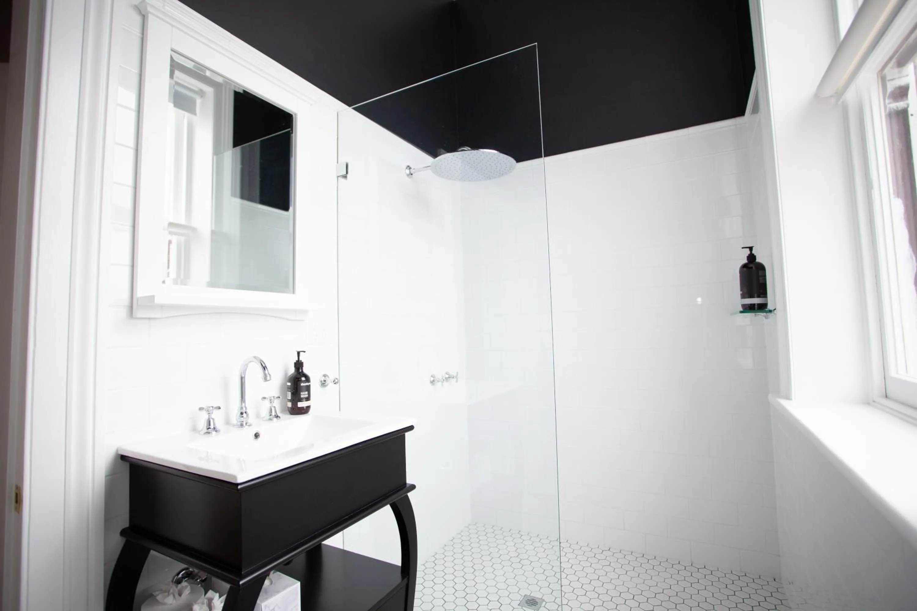 Shower in Old Market Inn