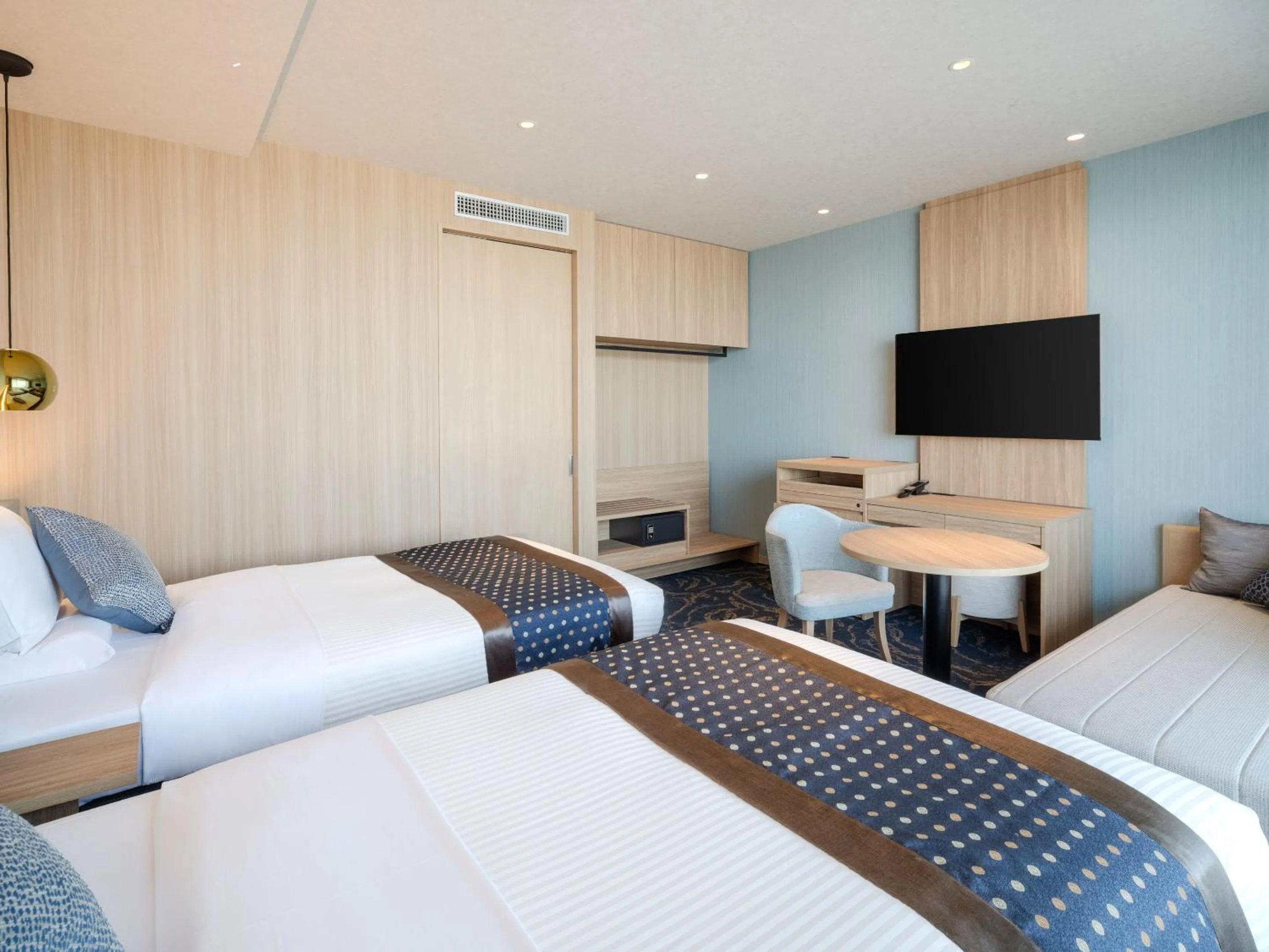 Photo of the whole room, Bed in KAMENOI HOTEL Awajishima