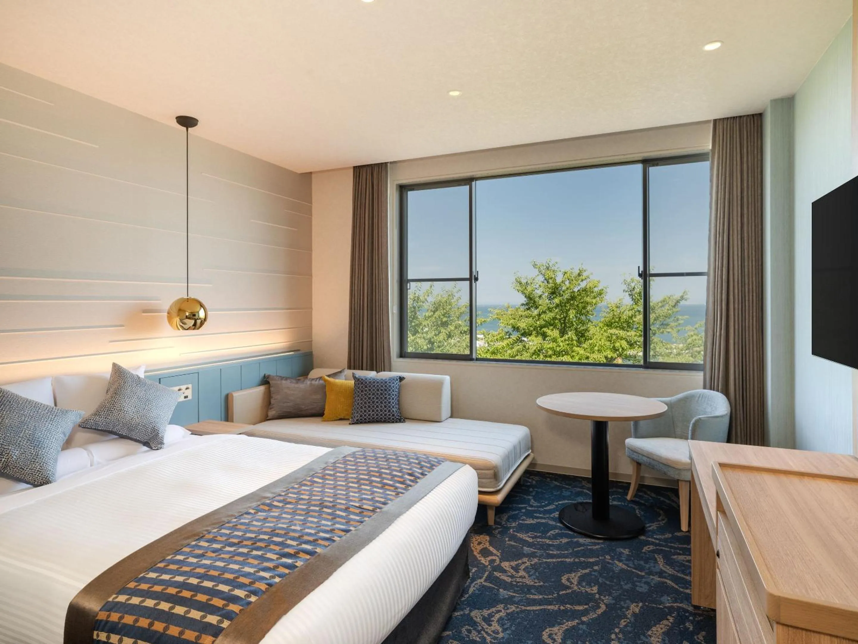 Photo of the whole room, Bed in KAMENOI HOTEL Awajishima