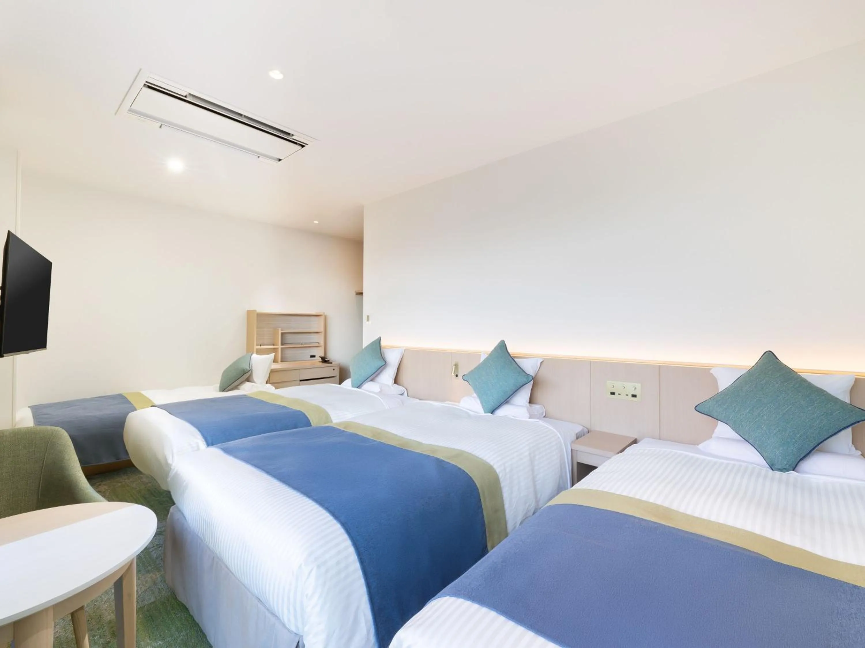 Photo of the whole room, Bed in KAMENOI HOTEL Yaizu