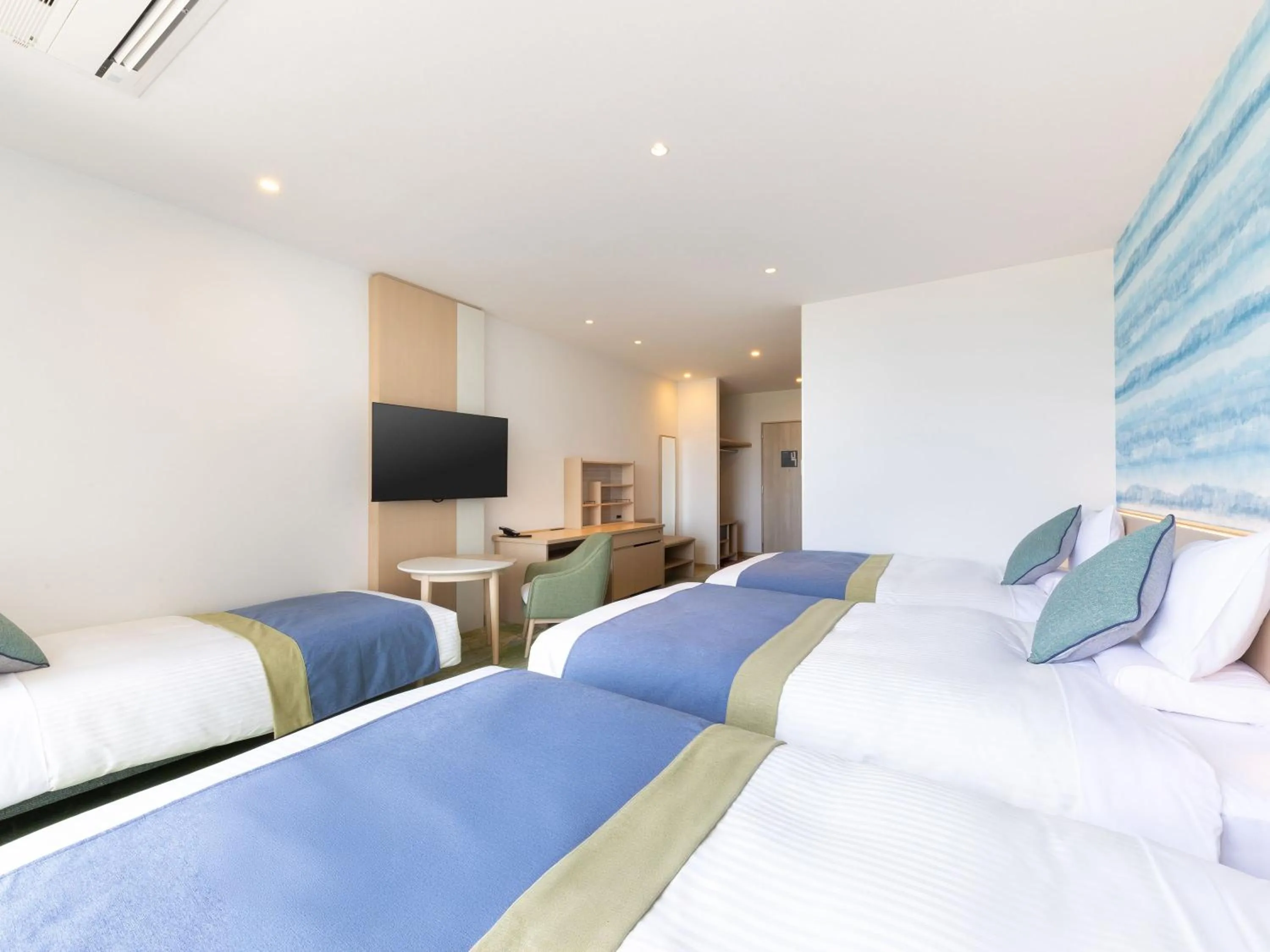 Photo of the whole room, Bed in KAMENOI HOTEL Yaizu