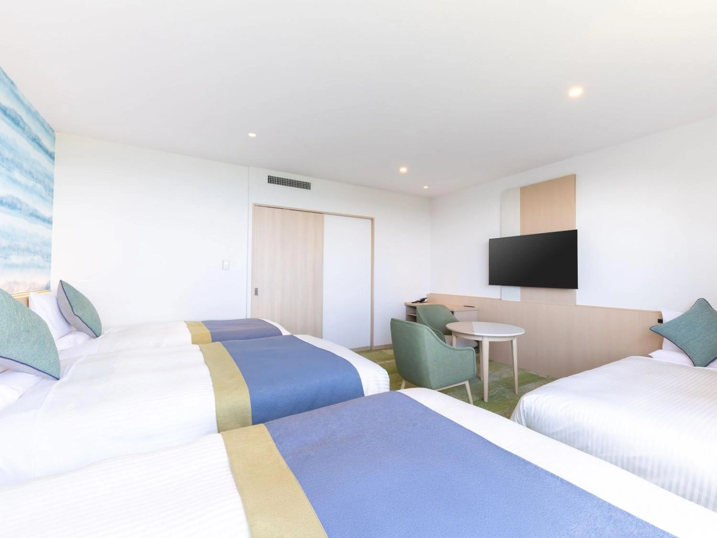 Photo of the whole room, Bed in KAMENOI HOTEL Yaizu