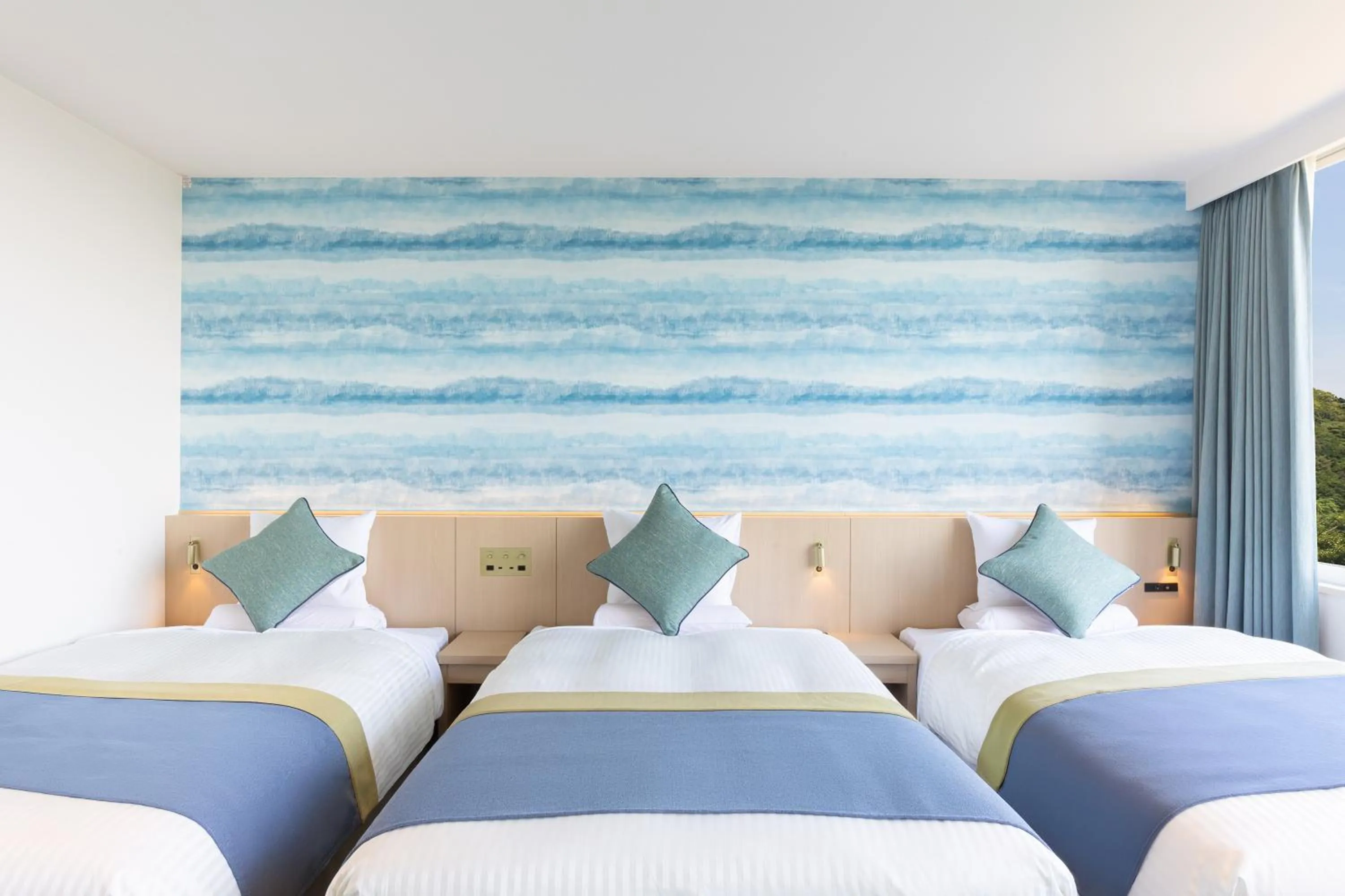 Photo of the whole room, Bed in KAMENOI HOTEL Yaizu