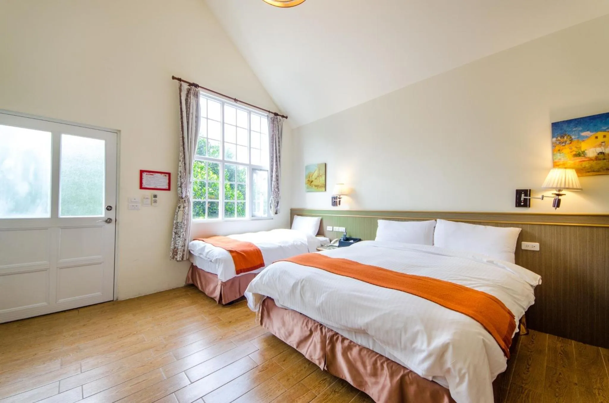 Bed in Butchard Villas