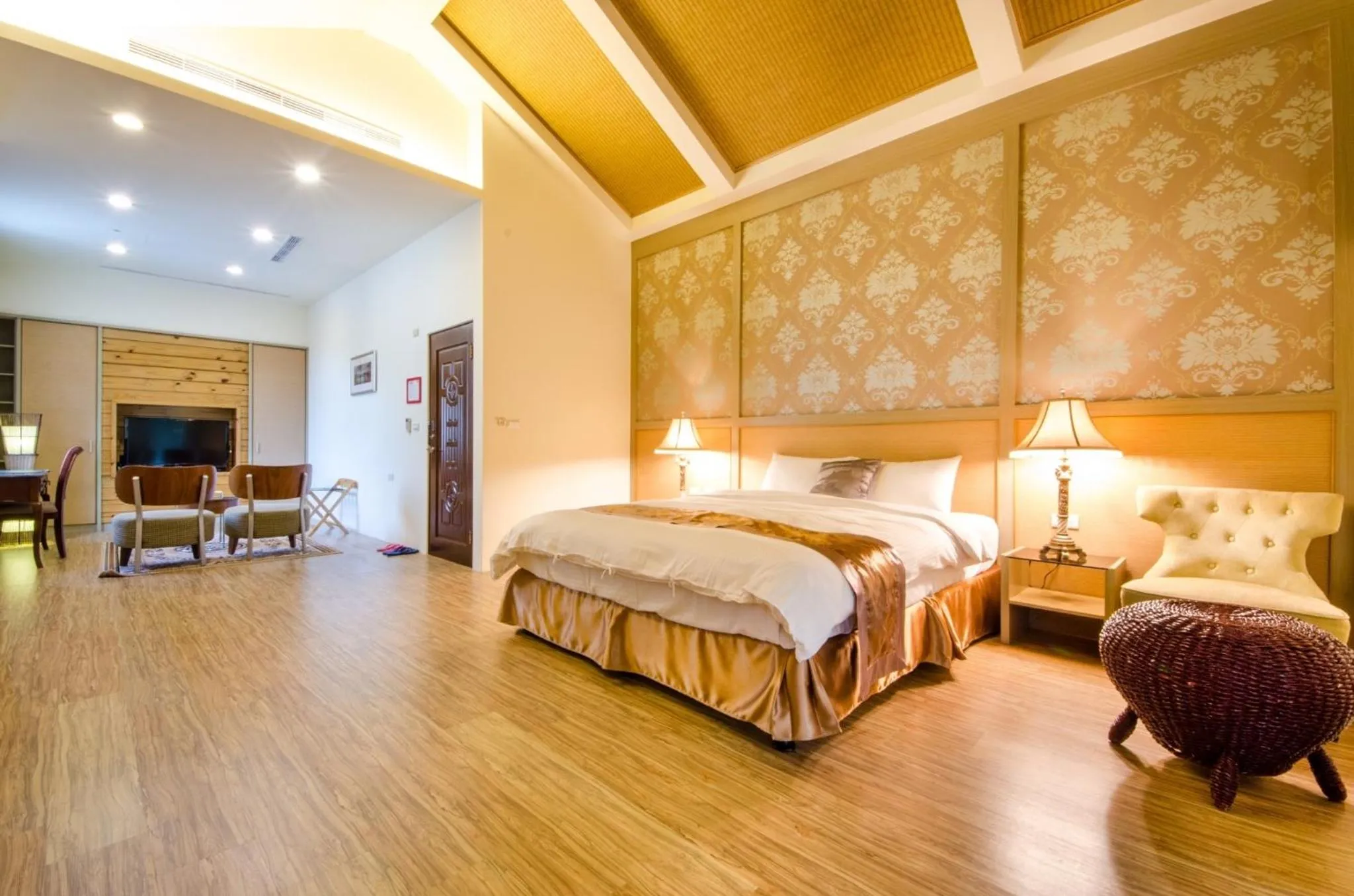 Bed in Butchard Villas