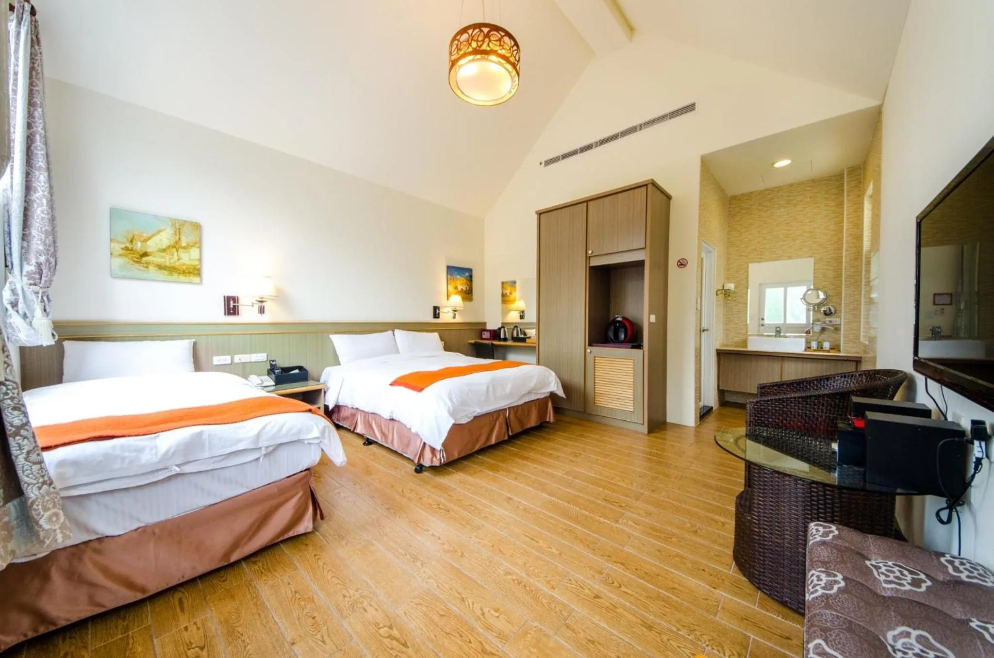 Bed in Butchard Villas