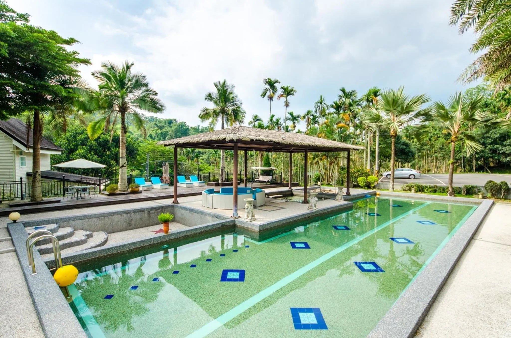 Property building in Butchard Villas