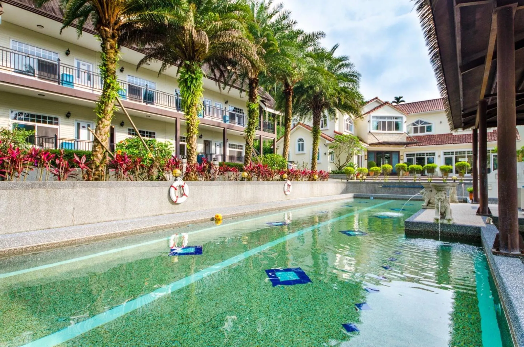 Property building in Butchard Villas